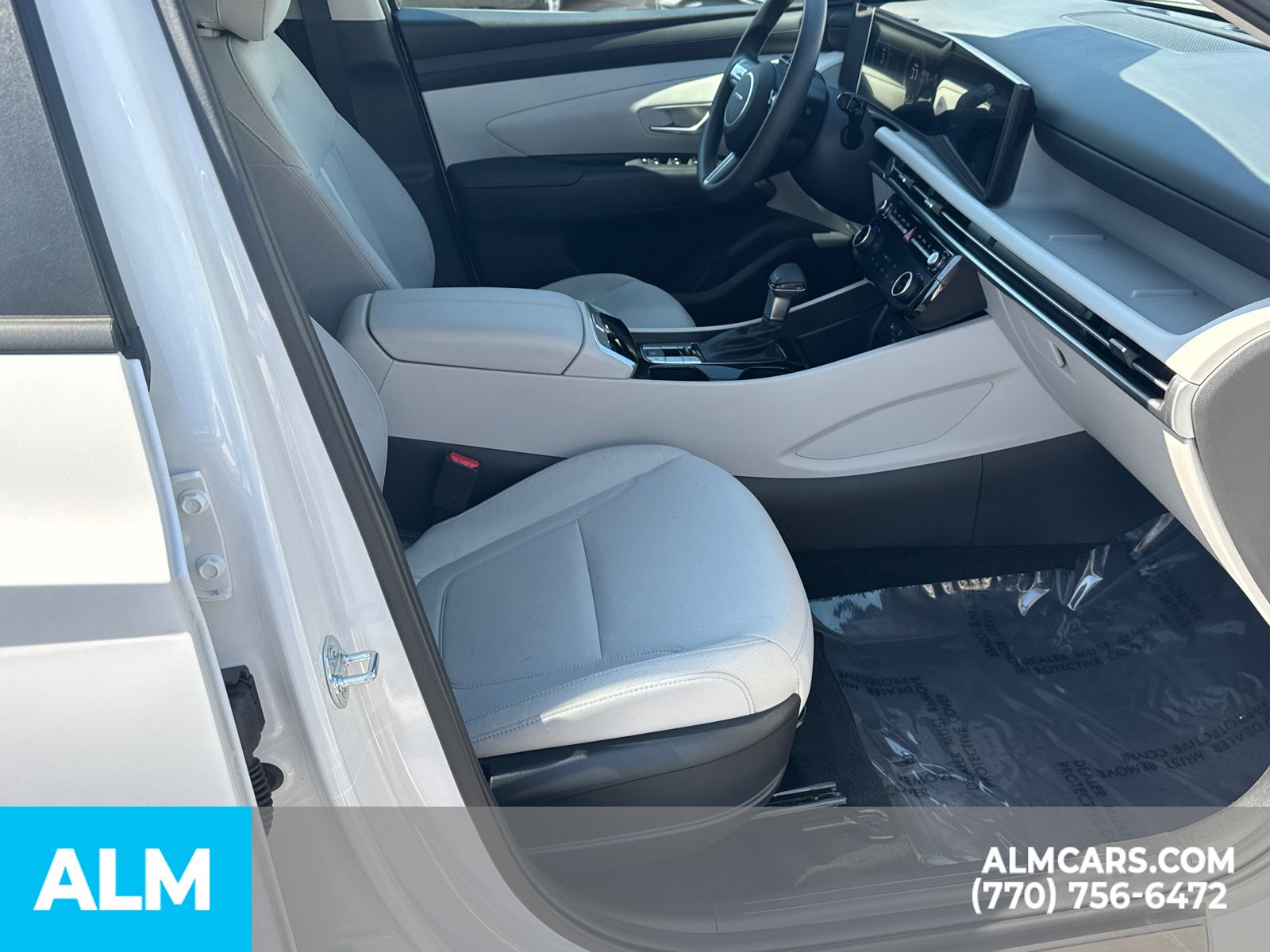 Used 2025 White Hyundai SEL image 17