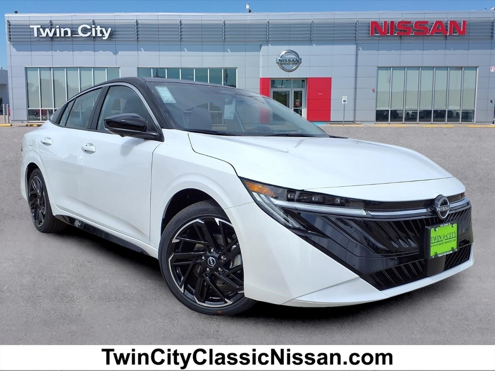2026 Nissan Sentra SR CVT's photo