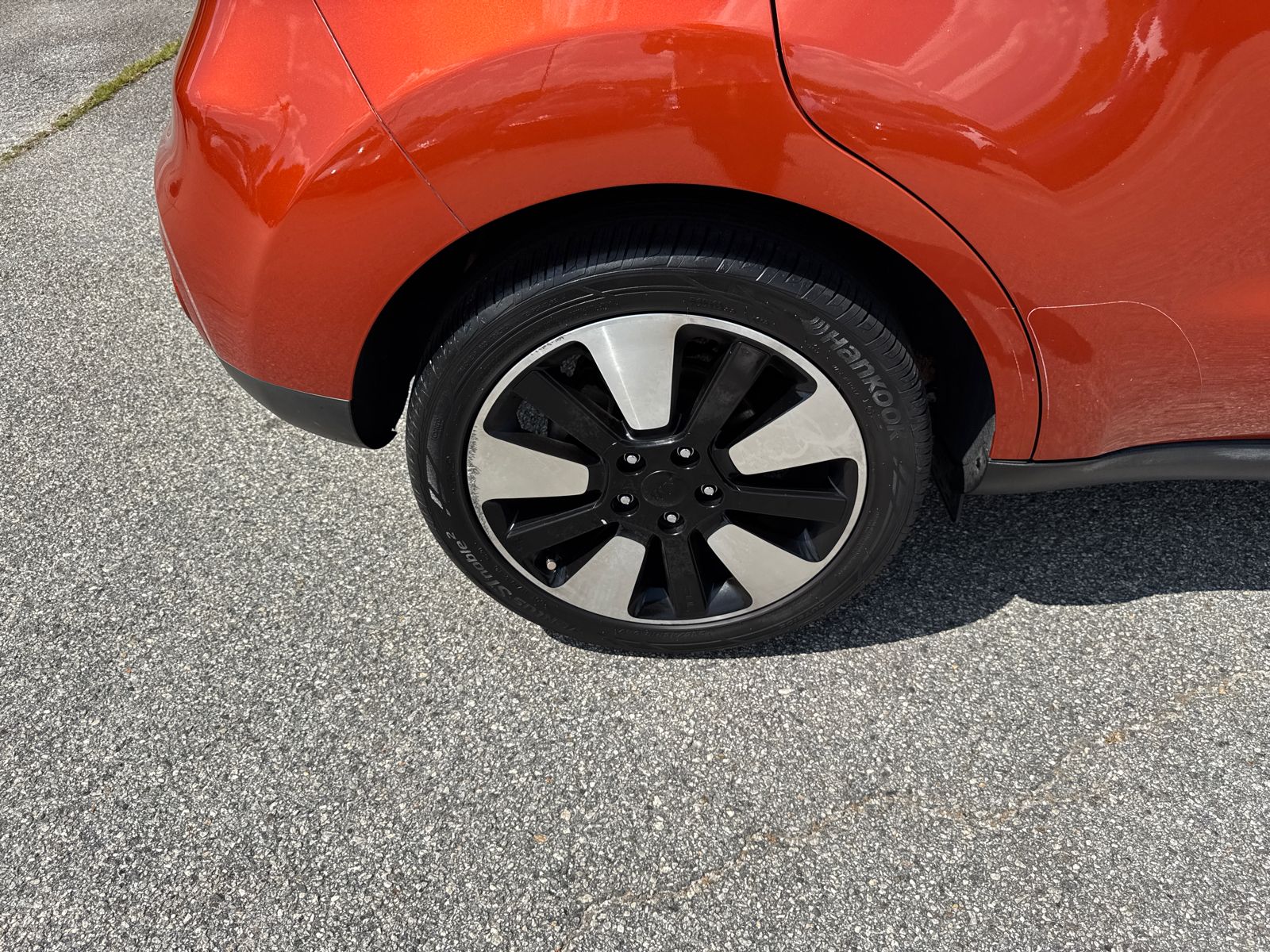 Used 2019 Orange Kia Plus image 17