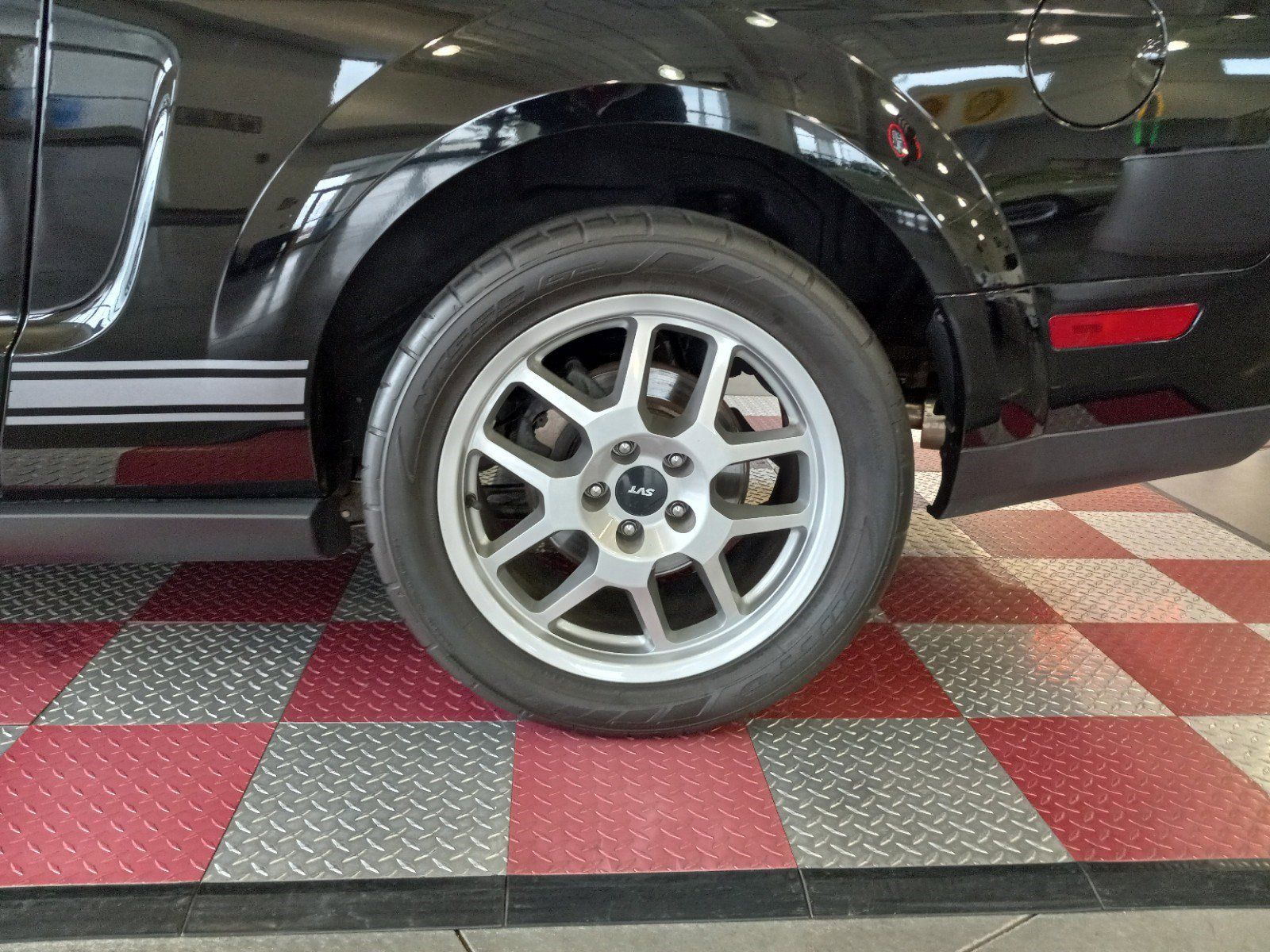 2007 Ford Mustang image 18