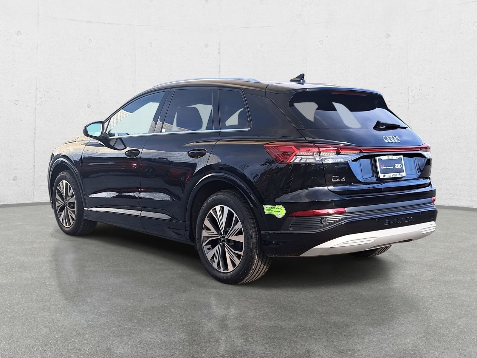 View vehicle photo 7