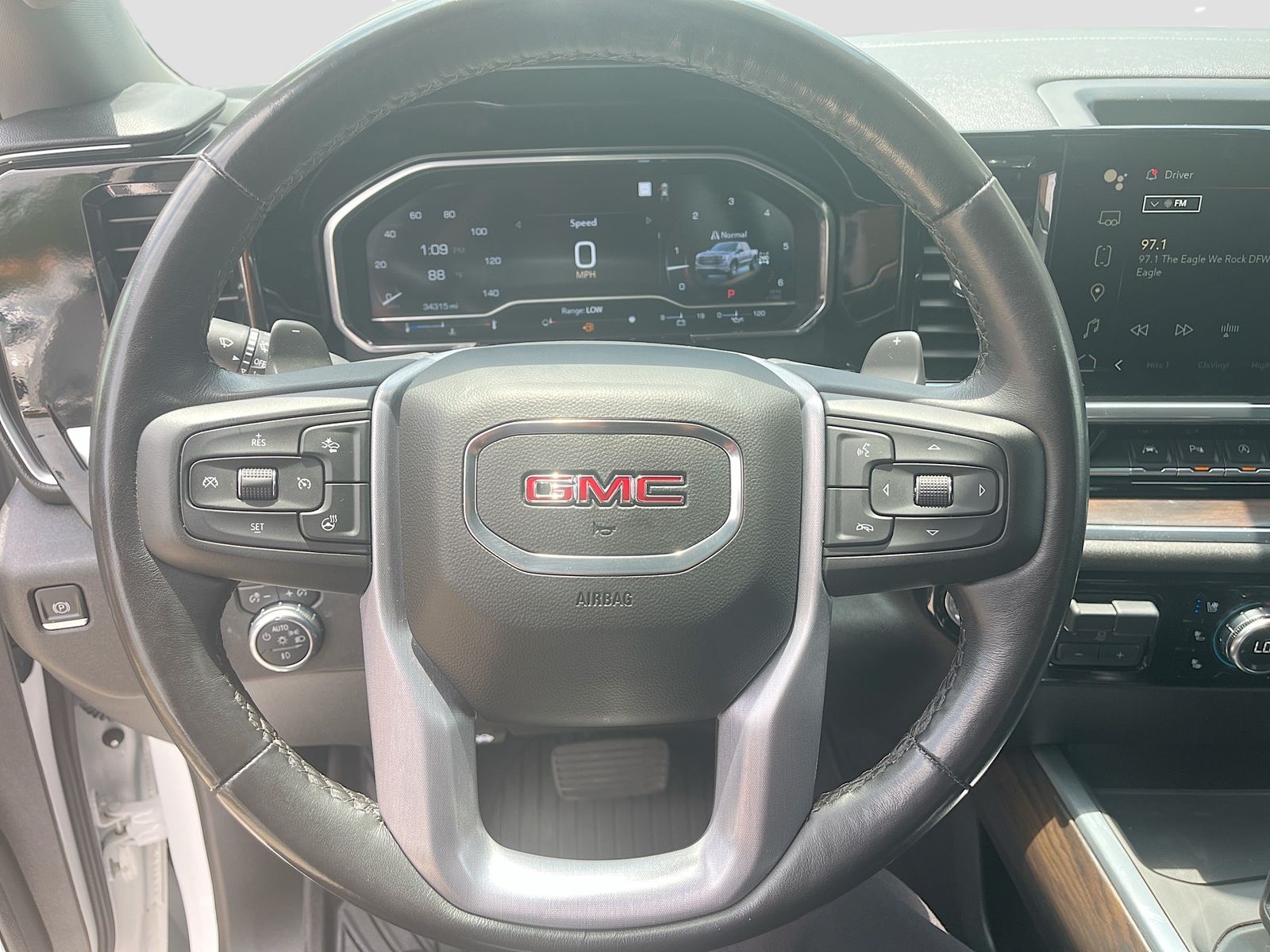 Used 2023 White GMC SLT image 11