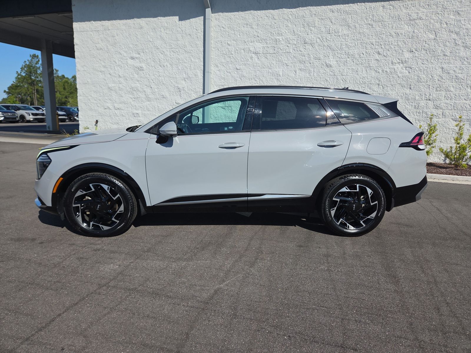 View vehicle photo 5