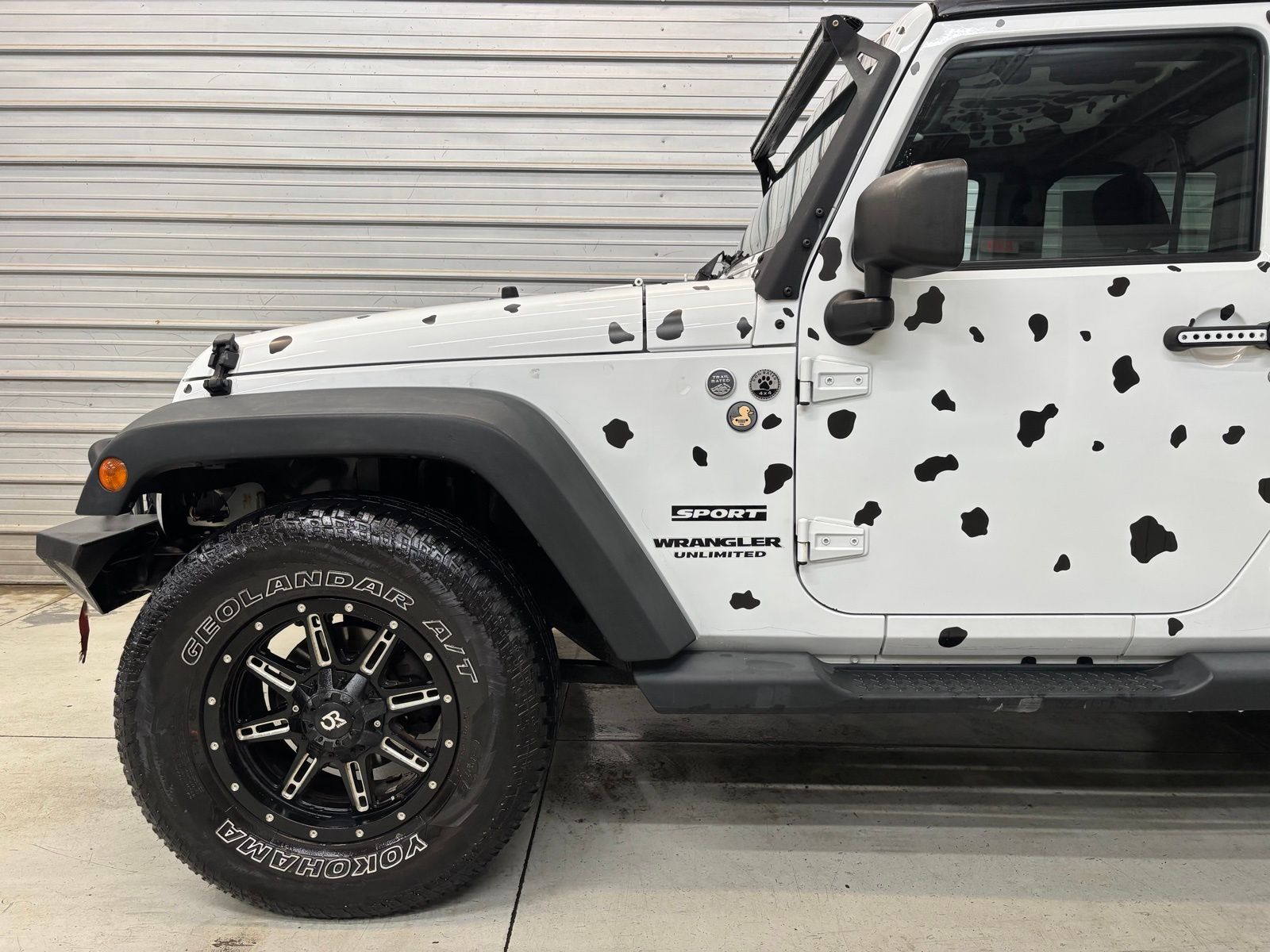 View vehicle photo 4