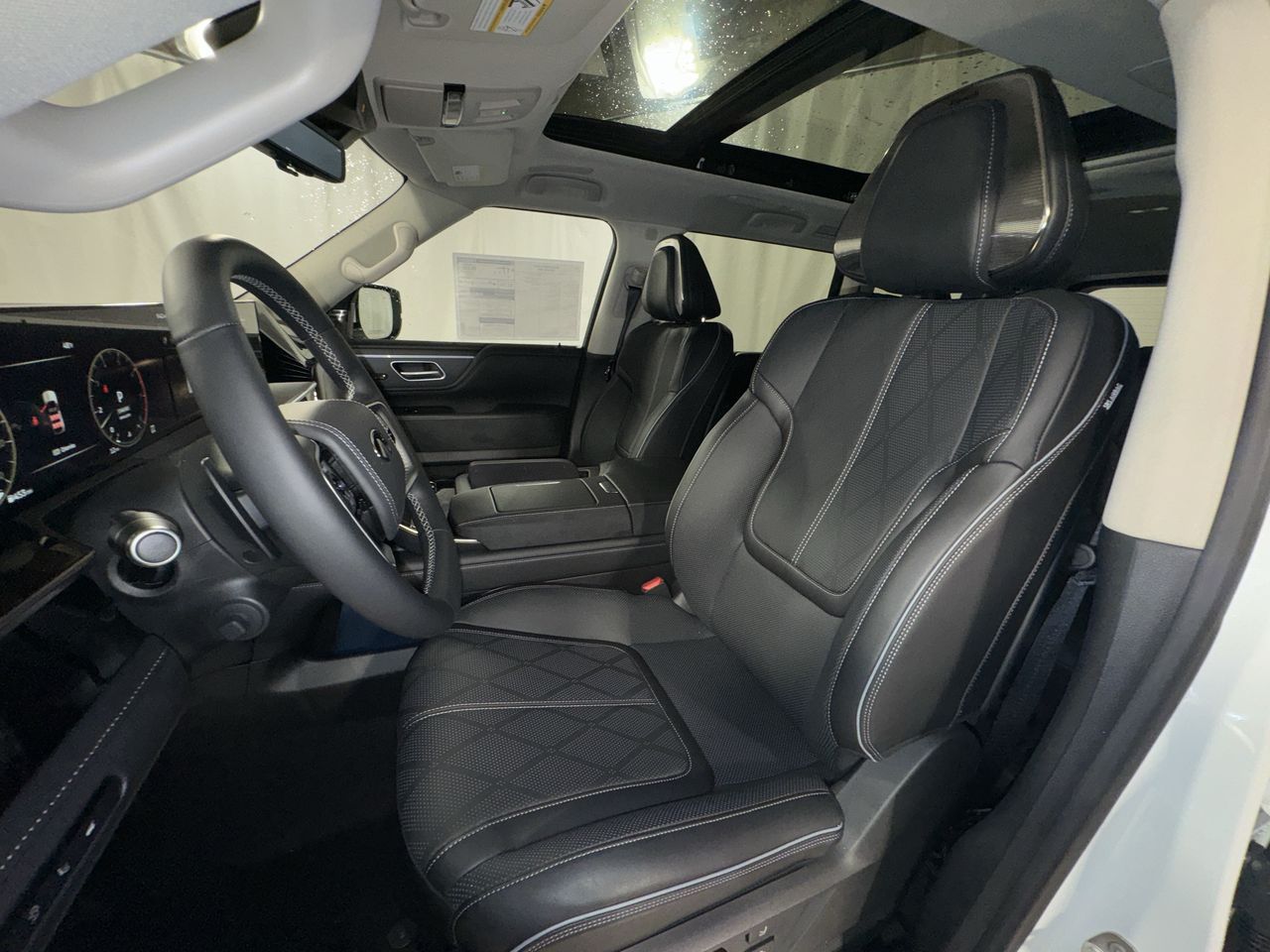2025 Infiniti QX80 Sensory photo 13