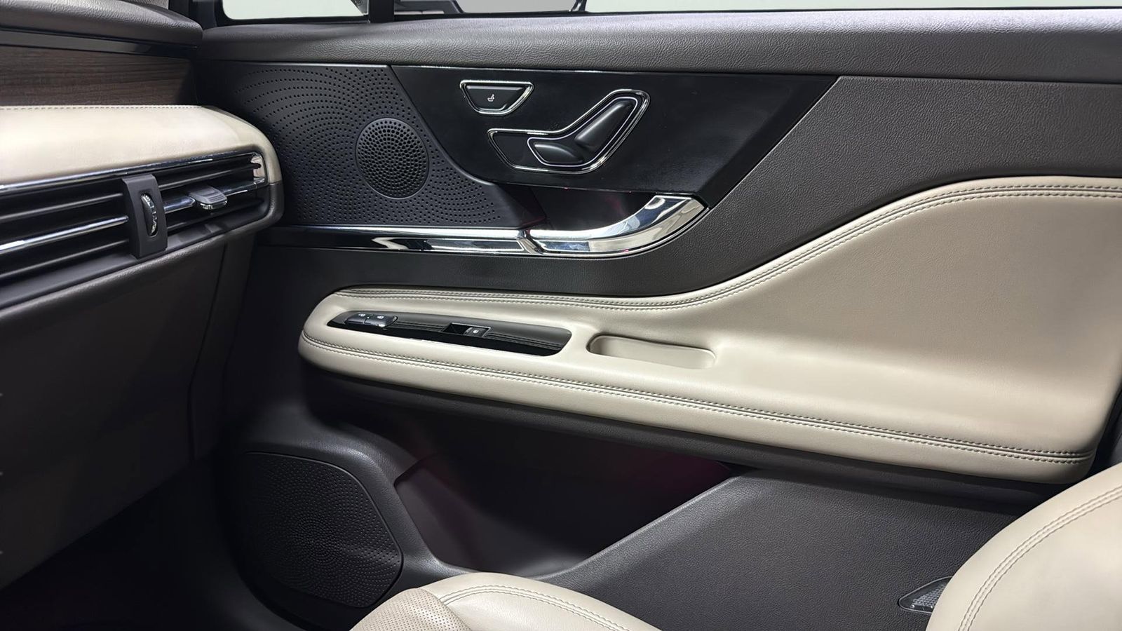 Used Car 2024 Lincoln Corsair  Reserve For Sale Under $40,000 In Austin, Texas