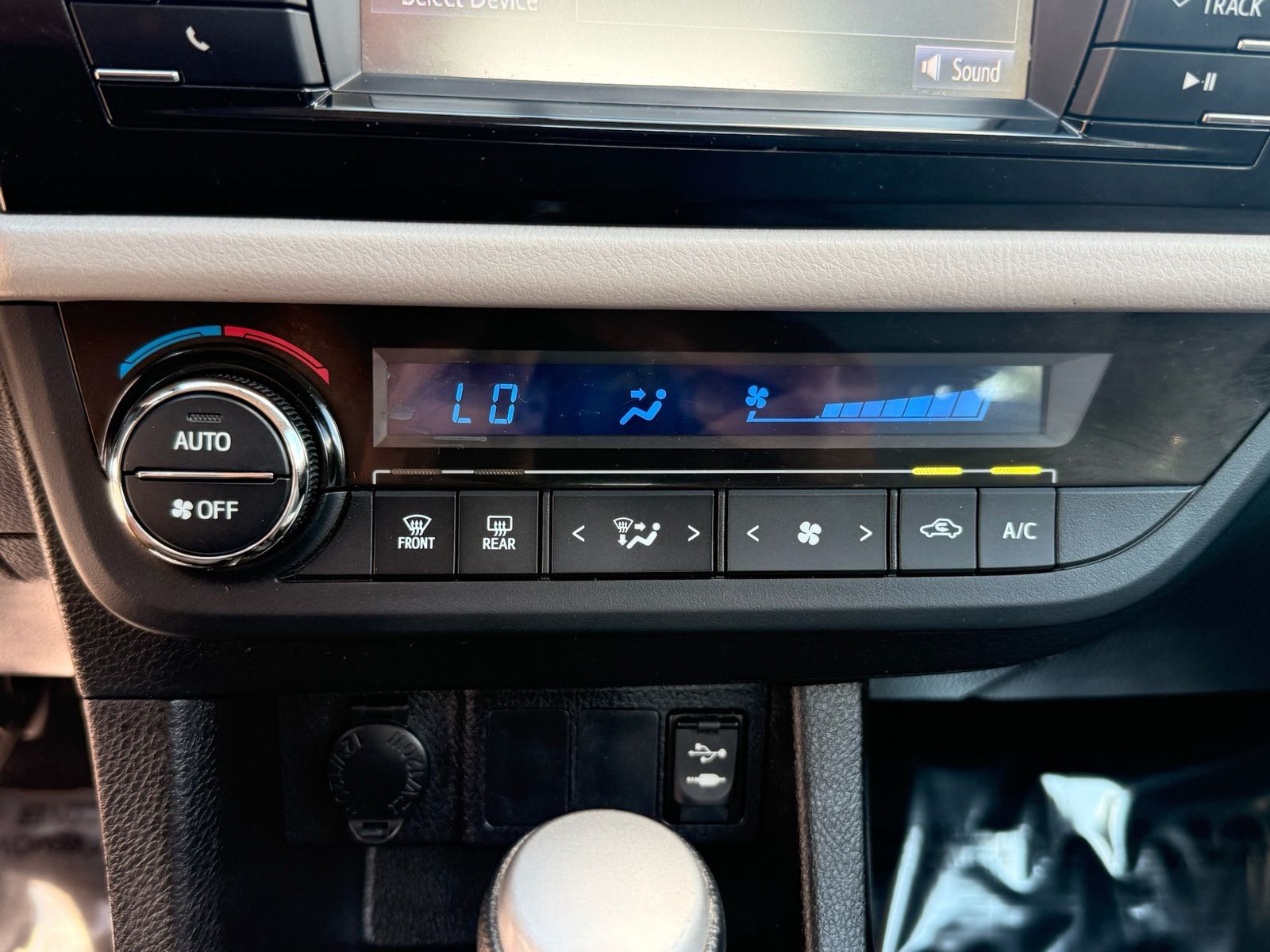 Used 2016 White Toyota LE image 23