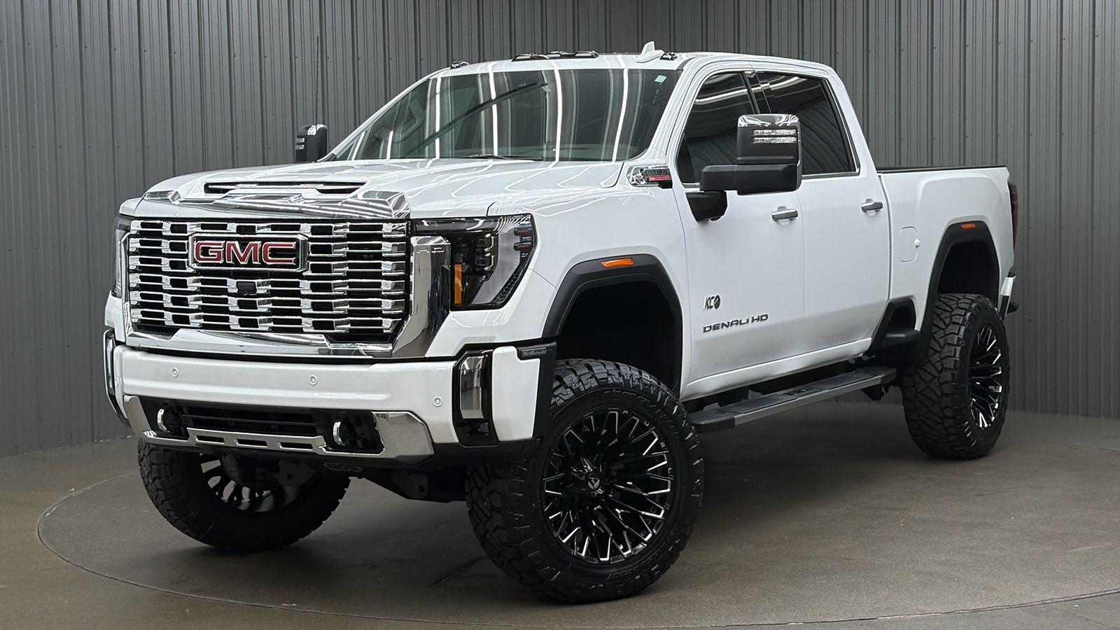 Summit White 2025 GMC Sierra 3500HD Denali Crew Cab 4WD Pickup Truck Four-Wheel Drive Automatic