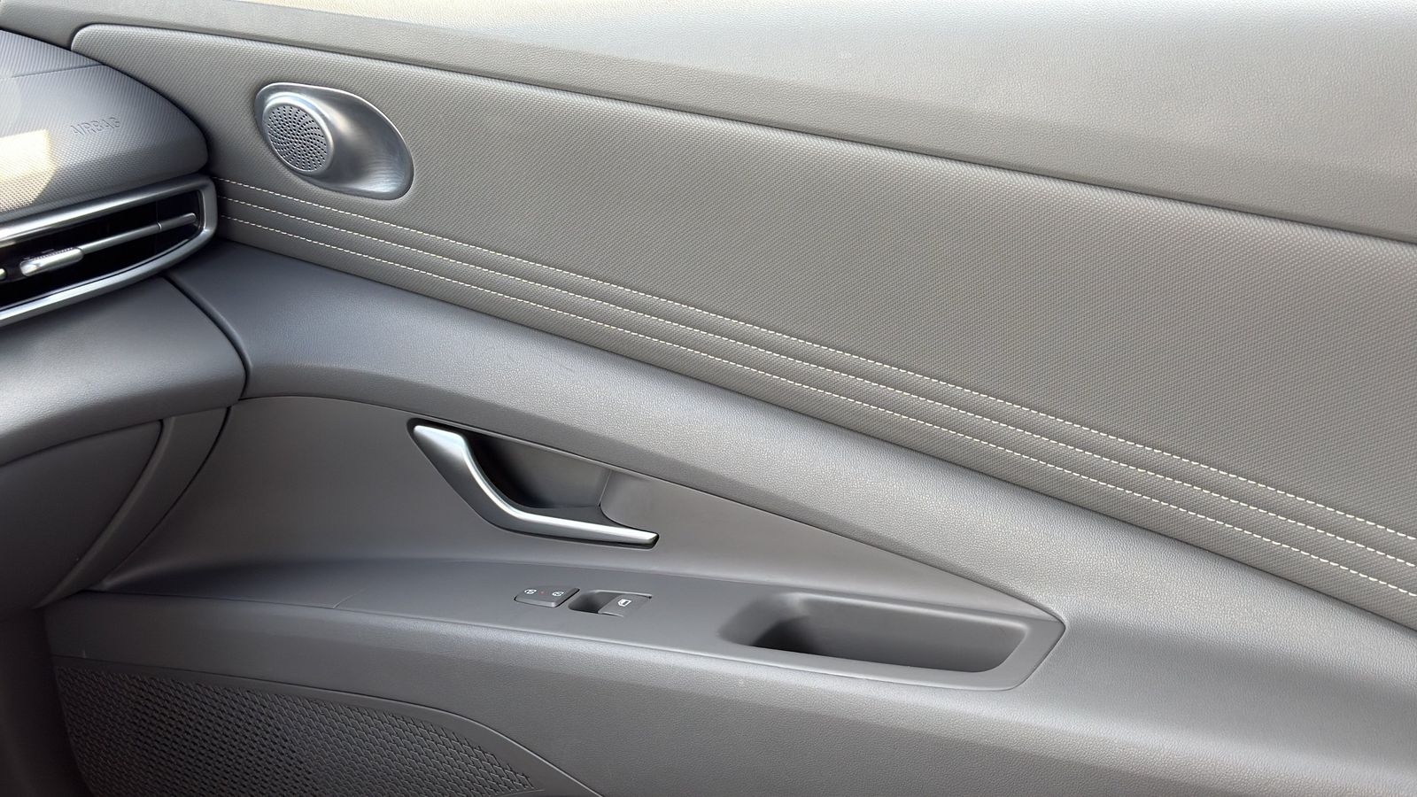 Used 2025 Gray Hyundai SEL Convenience image 23
