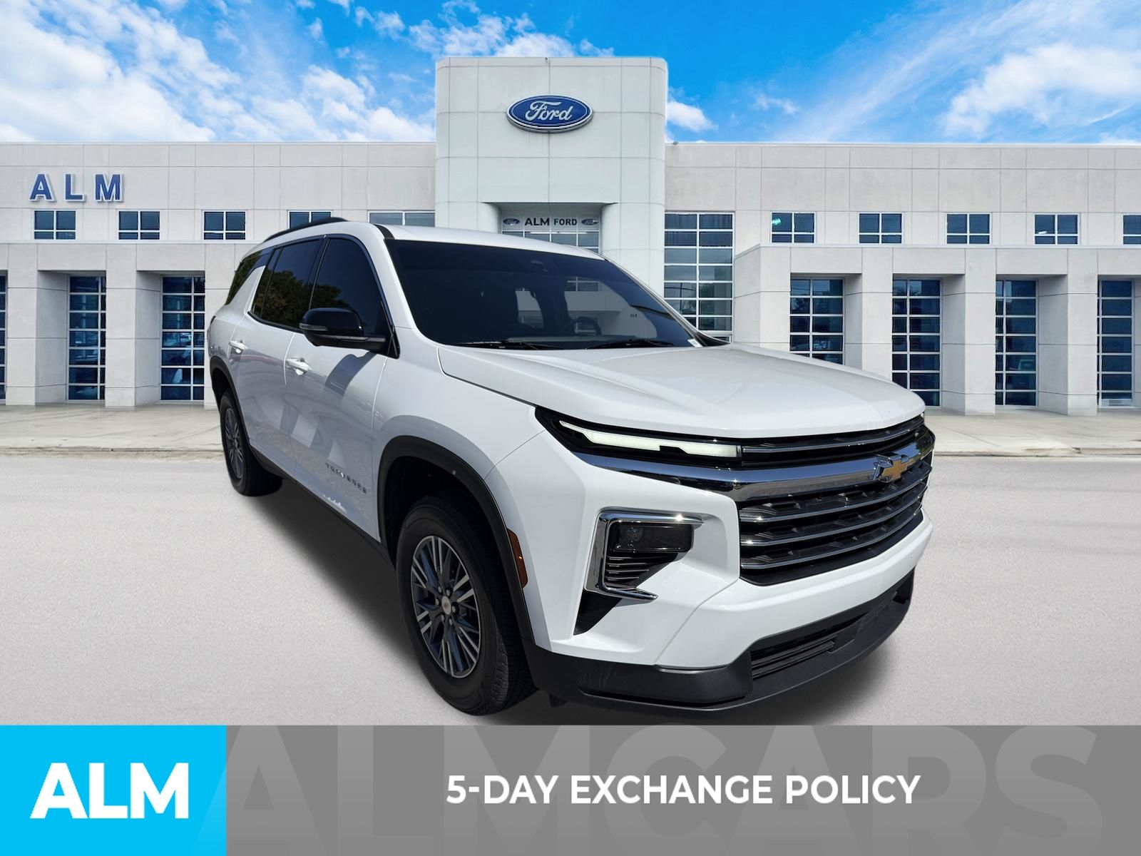 Used 2025 Summit White Chevrolet LT image 3