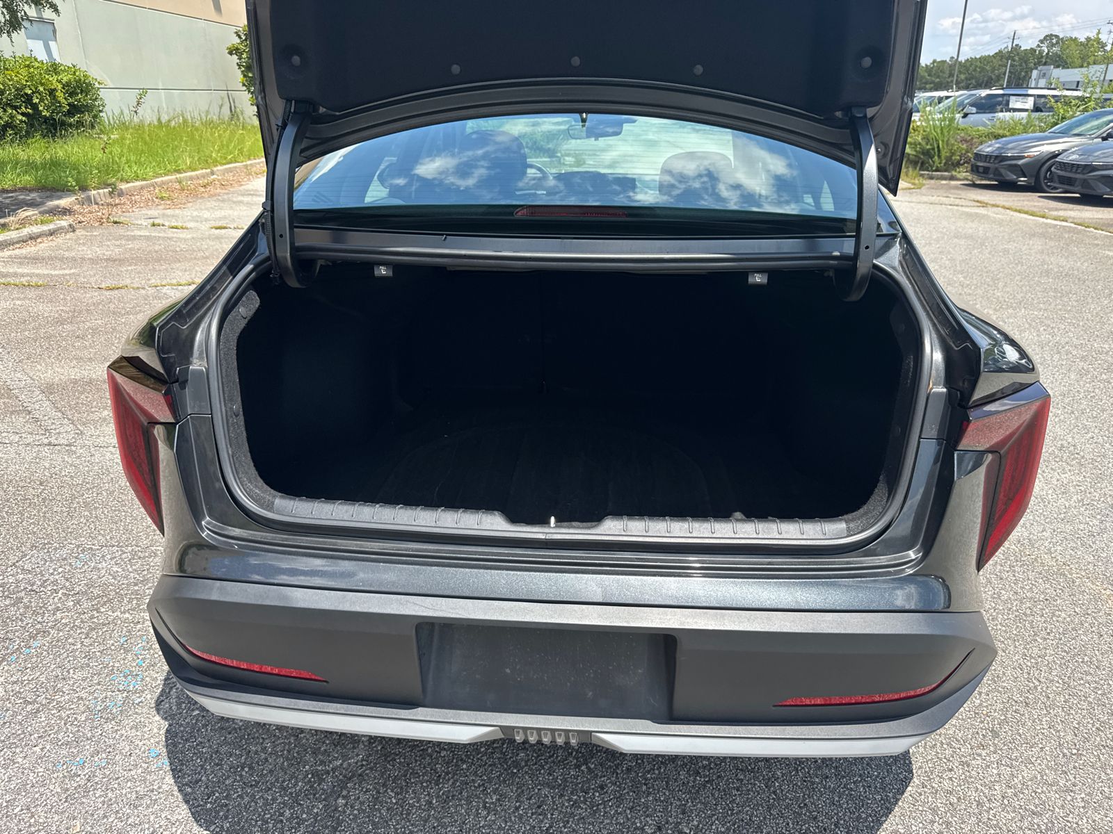 Used 2025 Gray Kia LXS image 18