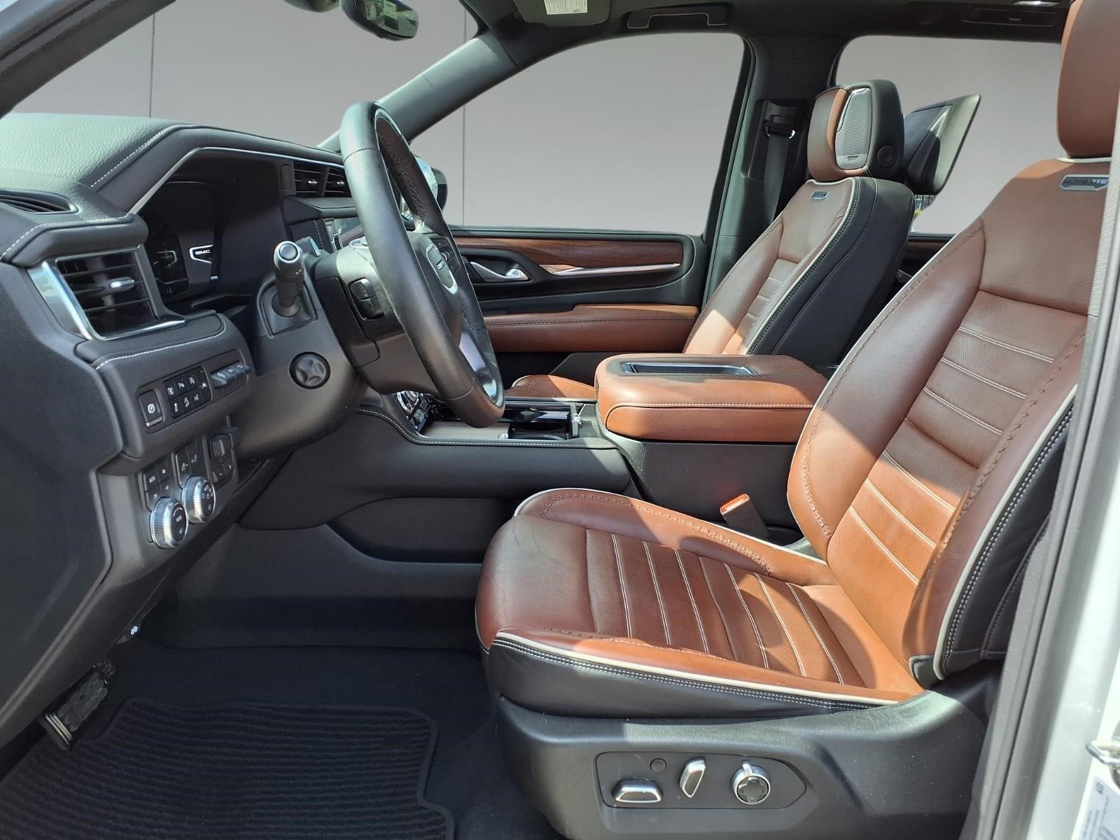 2024 GMC Yukon XL Denali Ultimate White at River Oaks CDJR