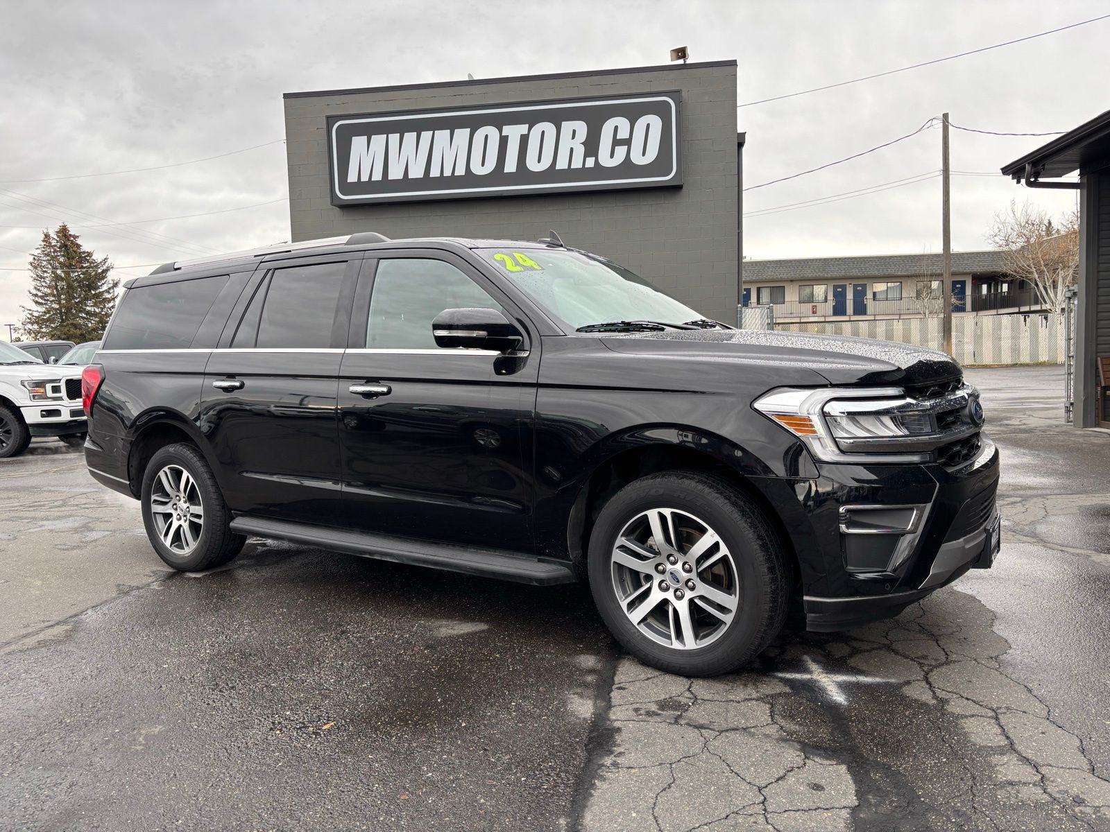 2024 Ford Expedition Limited's photo