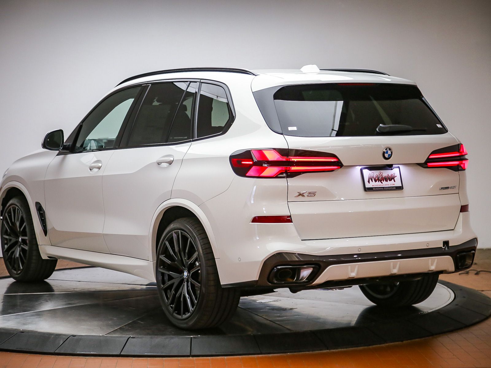 Alpine White 2026 BMW X5 SUV / Crossover Rear-Wheel Drive 8-Speed Automatic