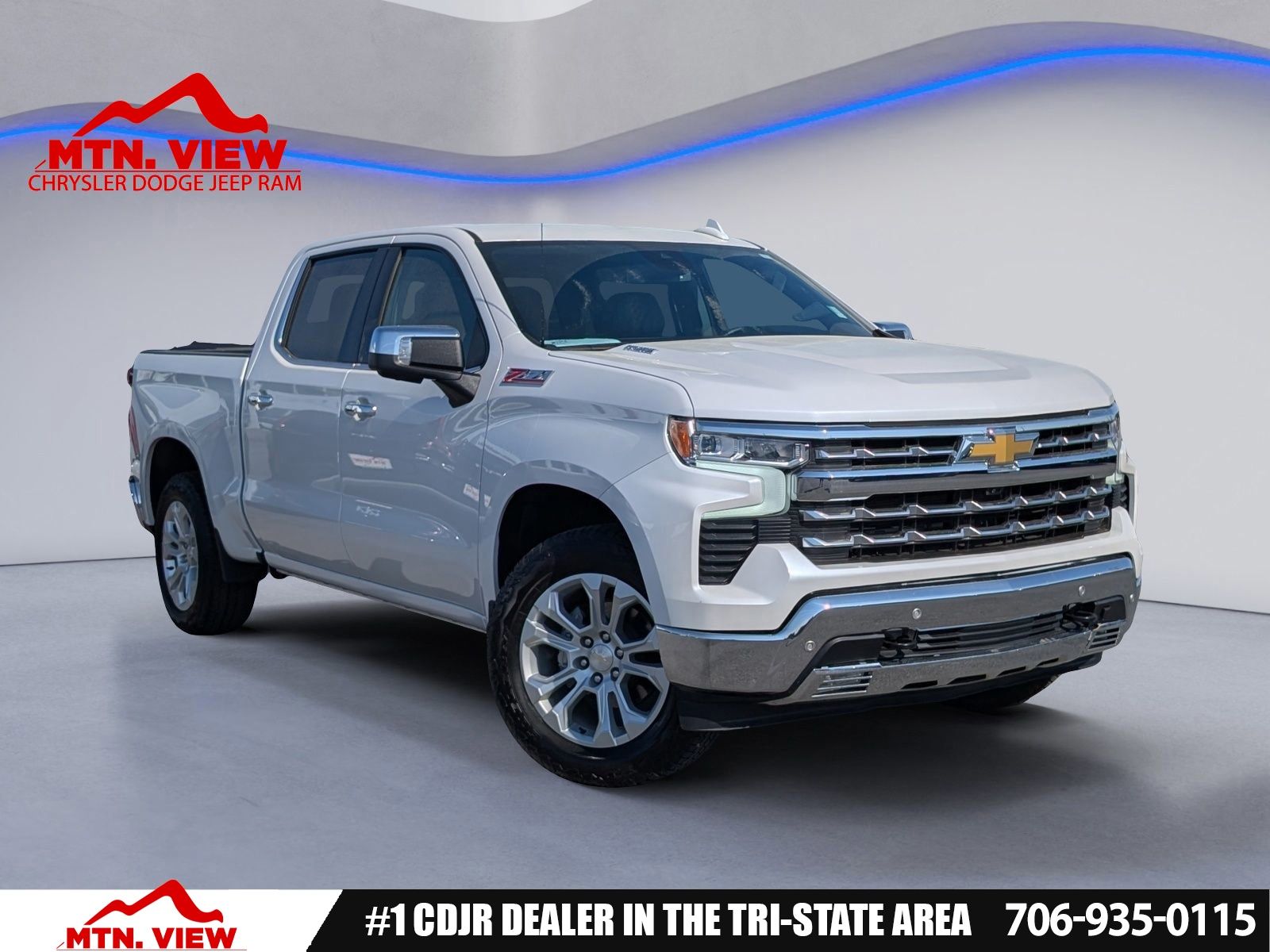 White (Iridescent Pearl Tricoat) 2022 Chevrolet Silverado 1500 LTZ Crew Cab 4WD Pickup Truck Four-Wheel Drive Automatic