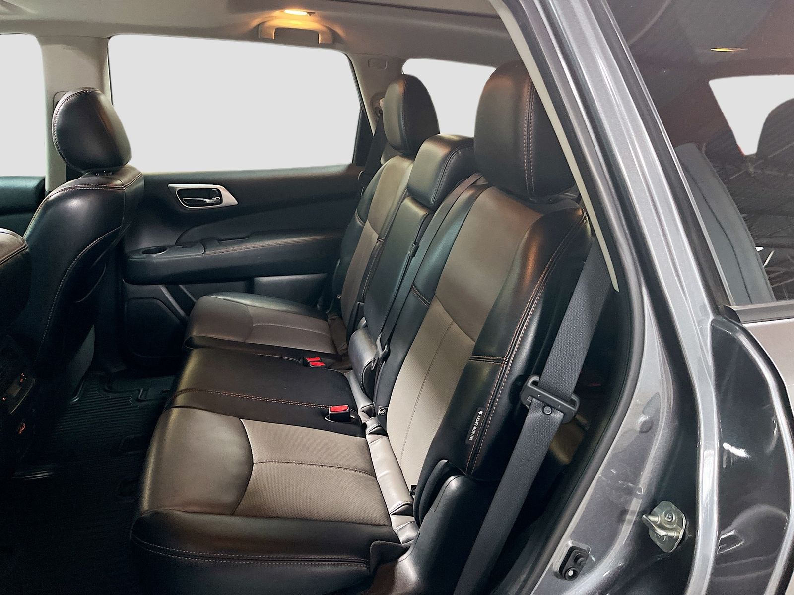 Used 2020 Gray Nissan SL image 25