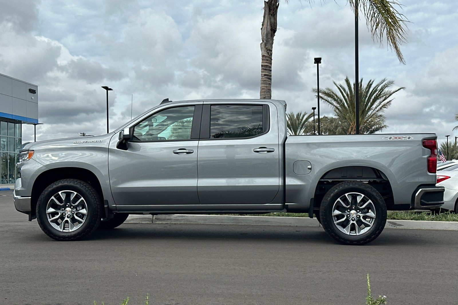 View vehicle photo 7