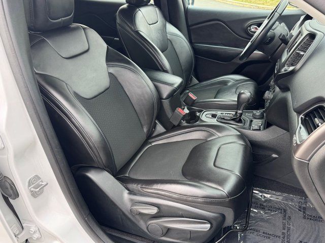 Used 2019 White Jeep Latitude Plus image 26