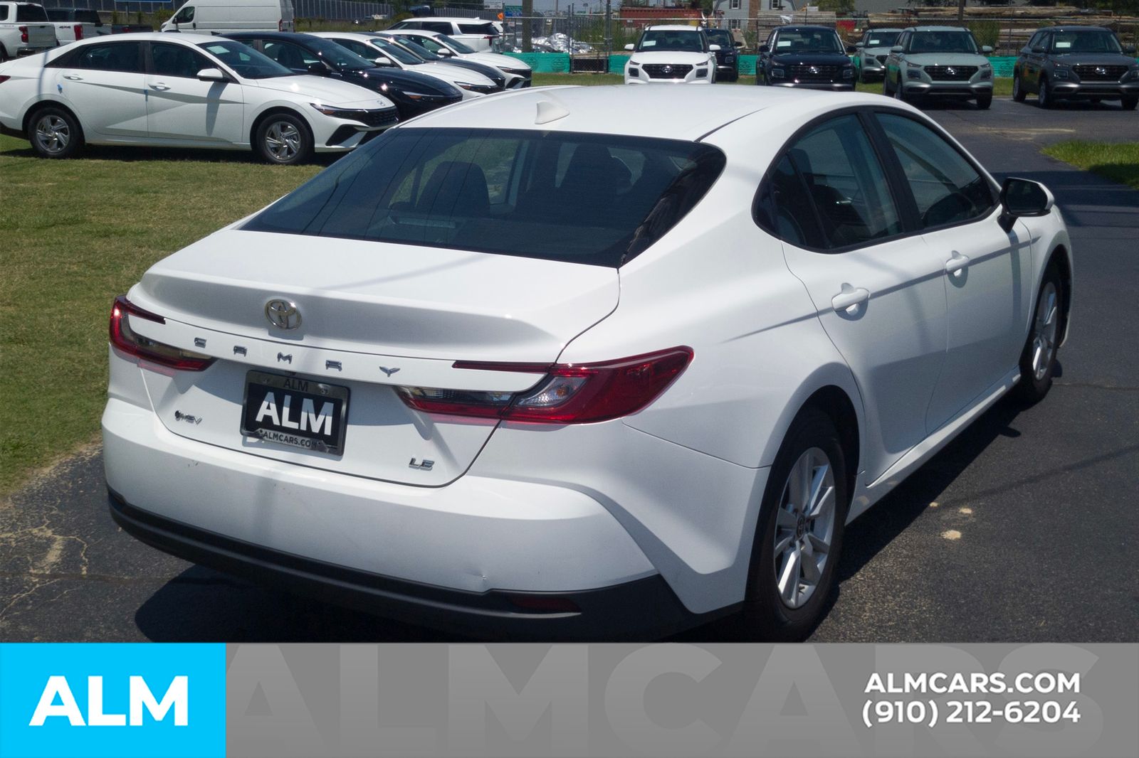Used 2025 Ice Toyota LE image 5