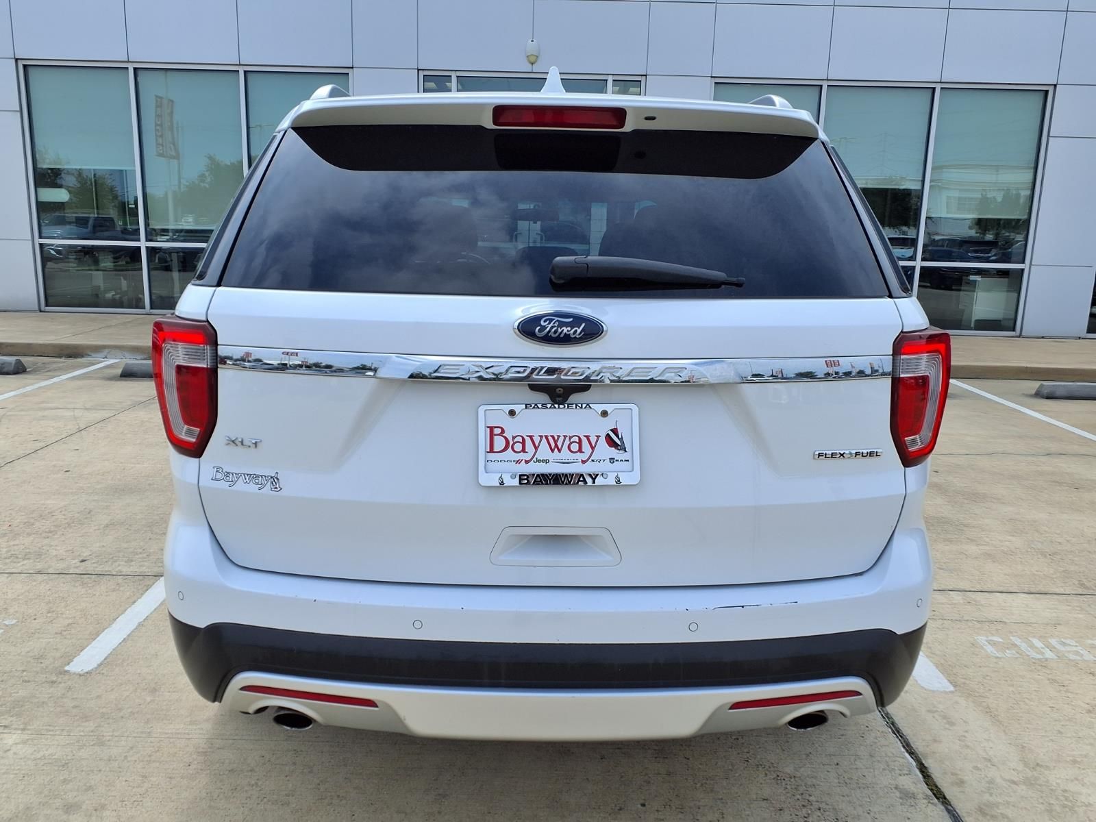 2016 Ford Explorer XLT White at Autostrade