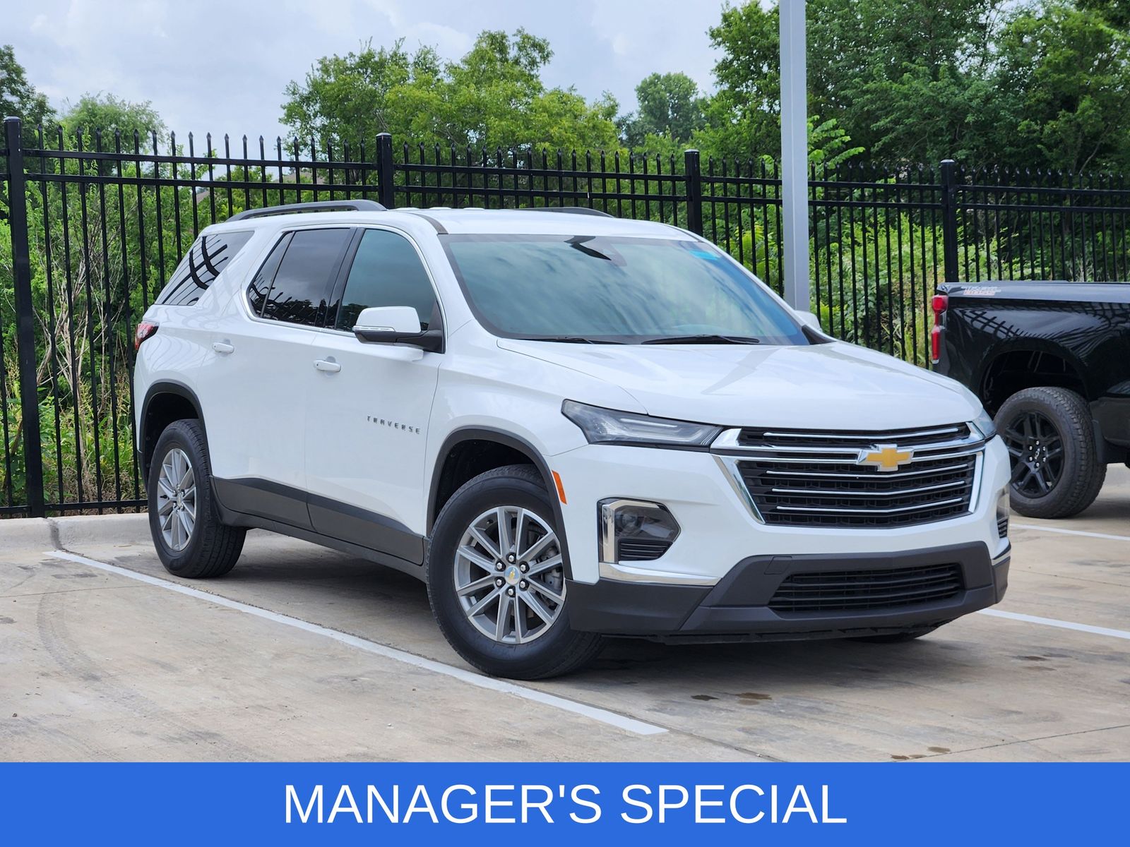 Summit White 2022 Chevrolet Traverse SUV / Crossover Front-Wheel Drive 9-Speed Automatic