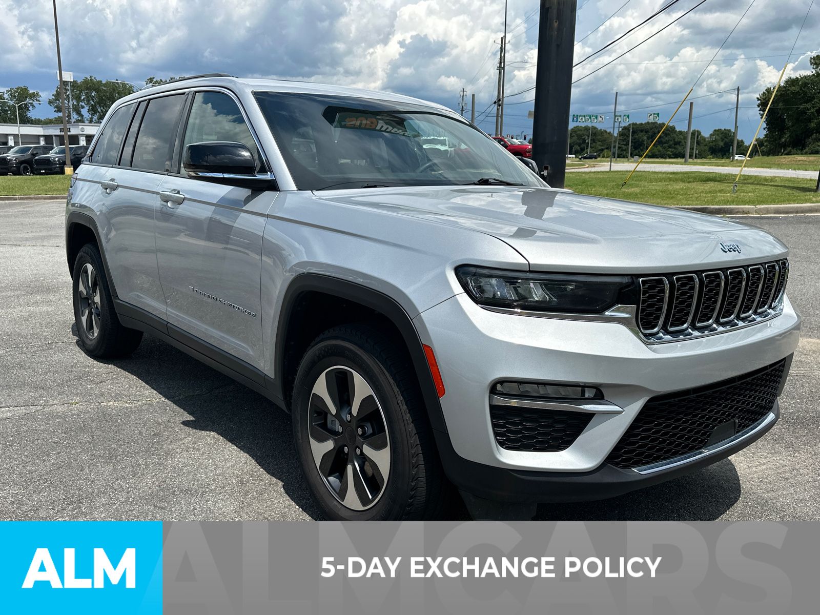 Used 2024 Silver Jeep 4xe image 3