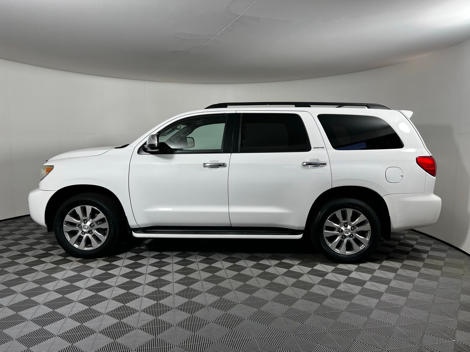 Thumbnail: 2015 Toyota Sequoia - 7