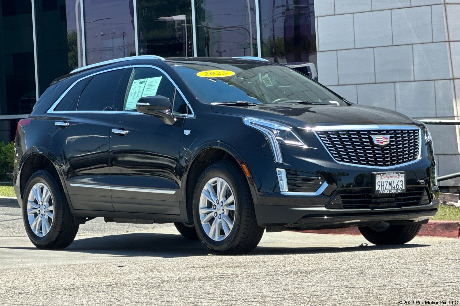 Stellar Black Metallic 2023 Cadillac XT5 SUV / Crossover Front-Wheel Drive 9-Speed Automatic