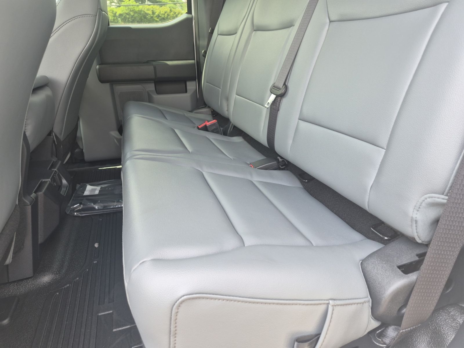 New 2026 Oxford White Ford XL SERVICE BODY image 10