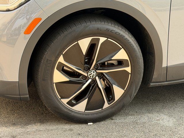 Used 2022 Gray Volkswagen Pro S image 4