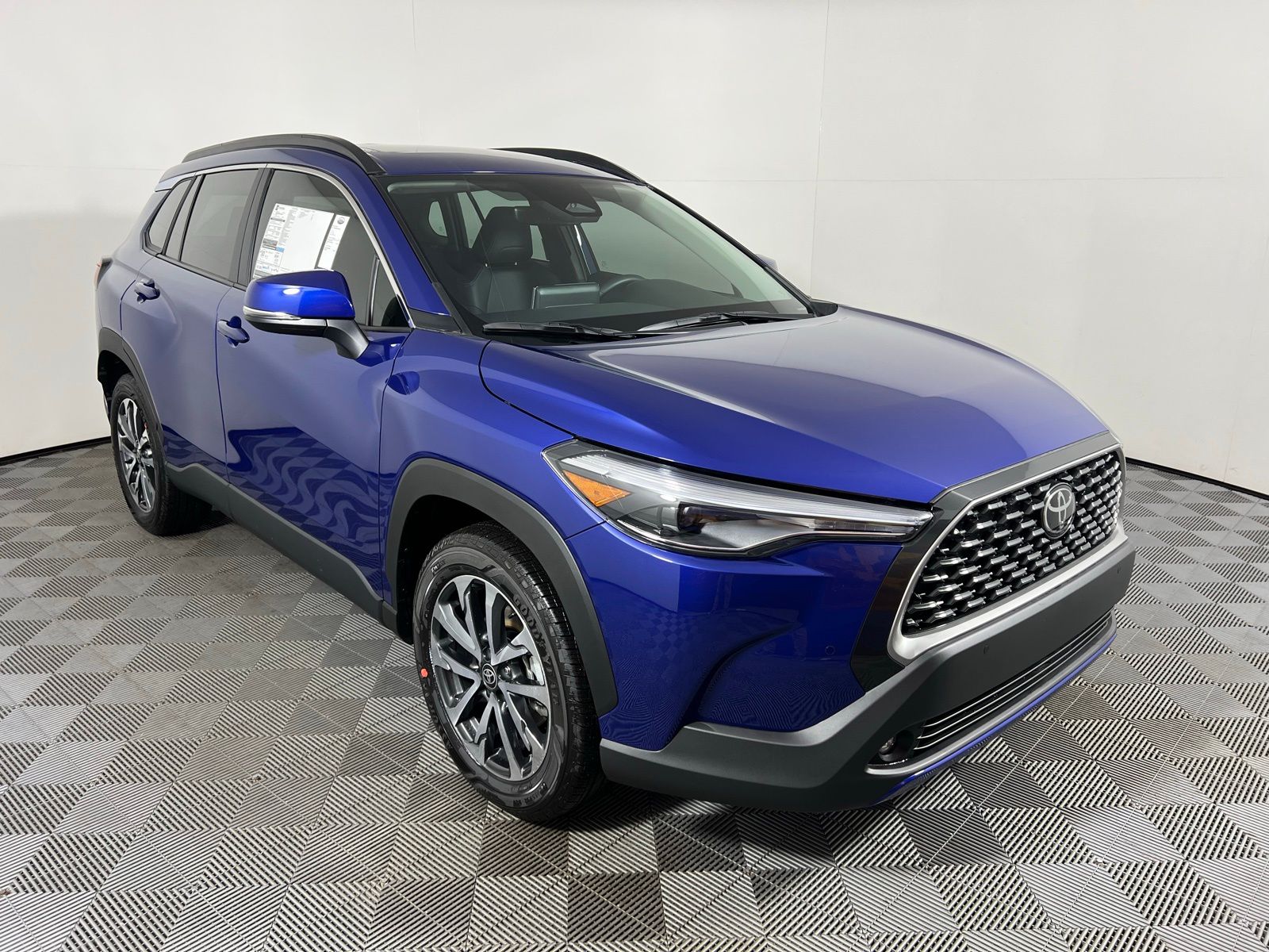 2025 Toyota Corolla Cross XLE 3