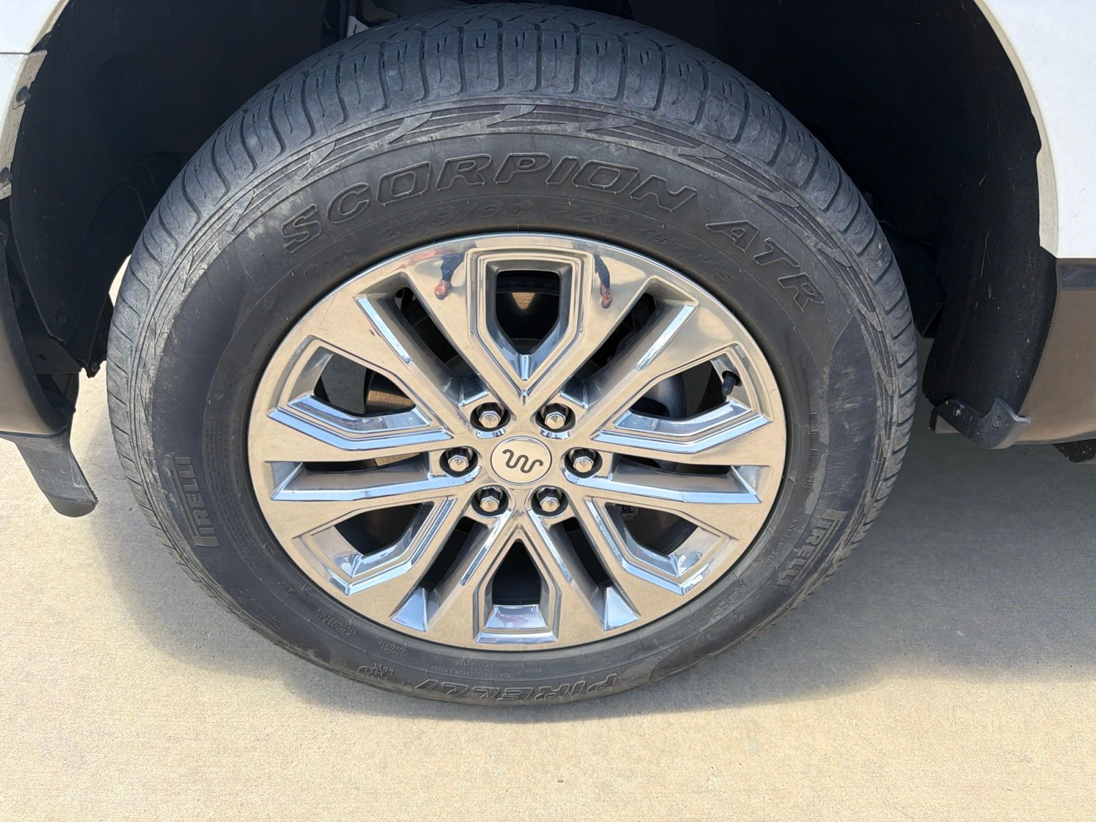 View vehicle photo 4