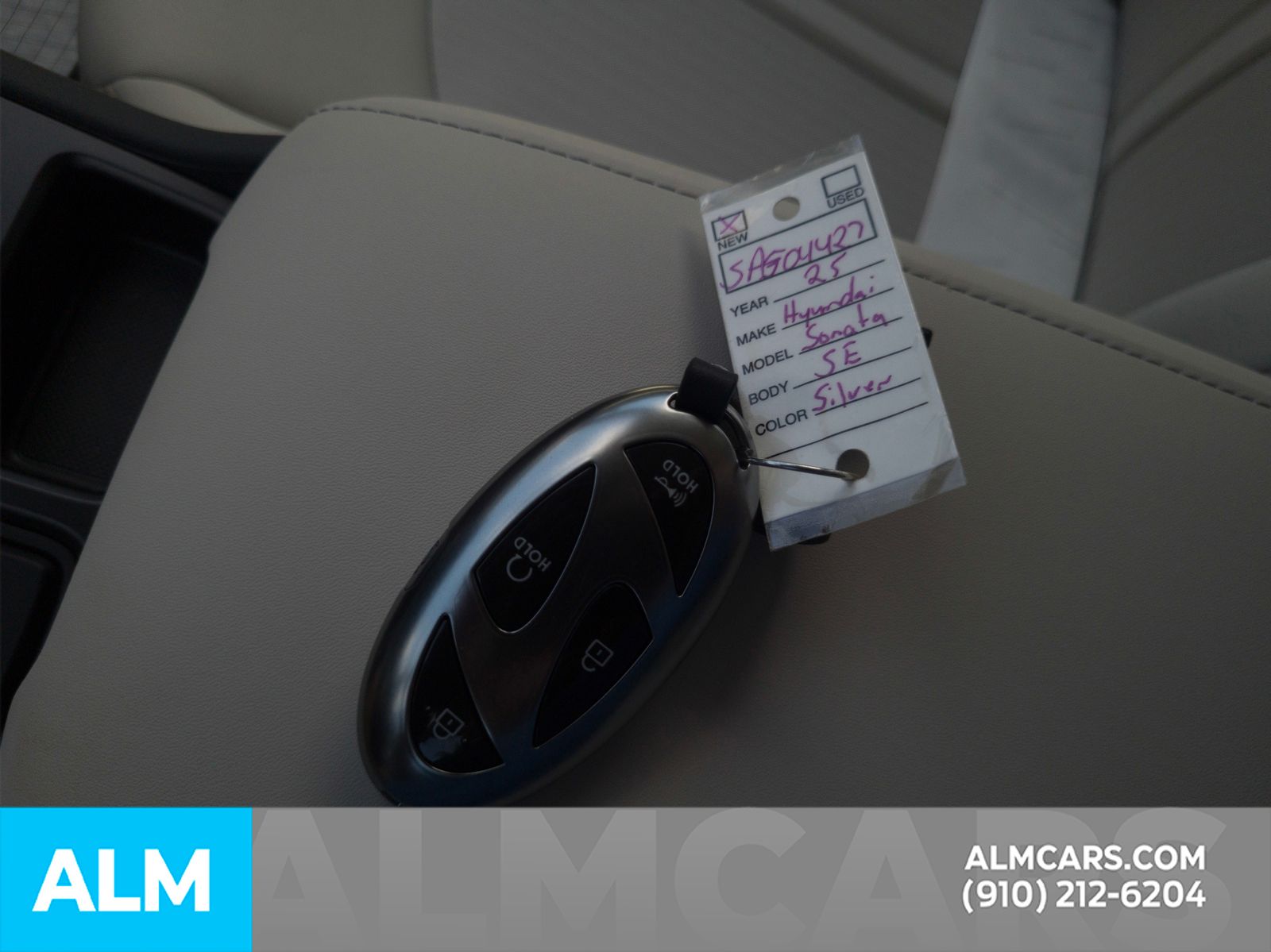 Used 2025 Silver Hyundai SE image 31