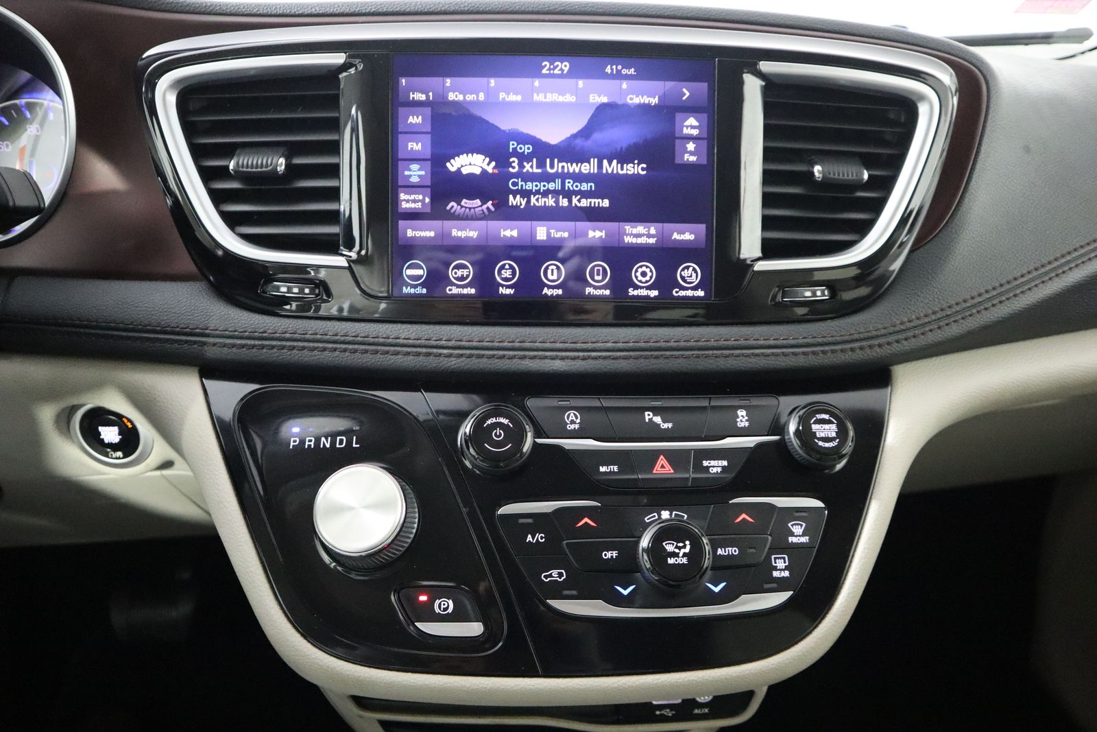 2020 Chrysler Pacifica Limited photo