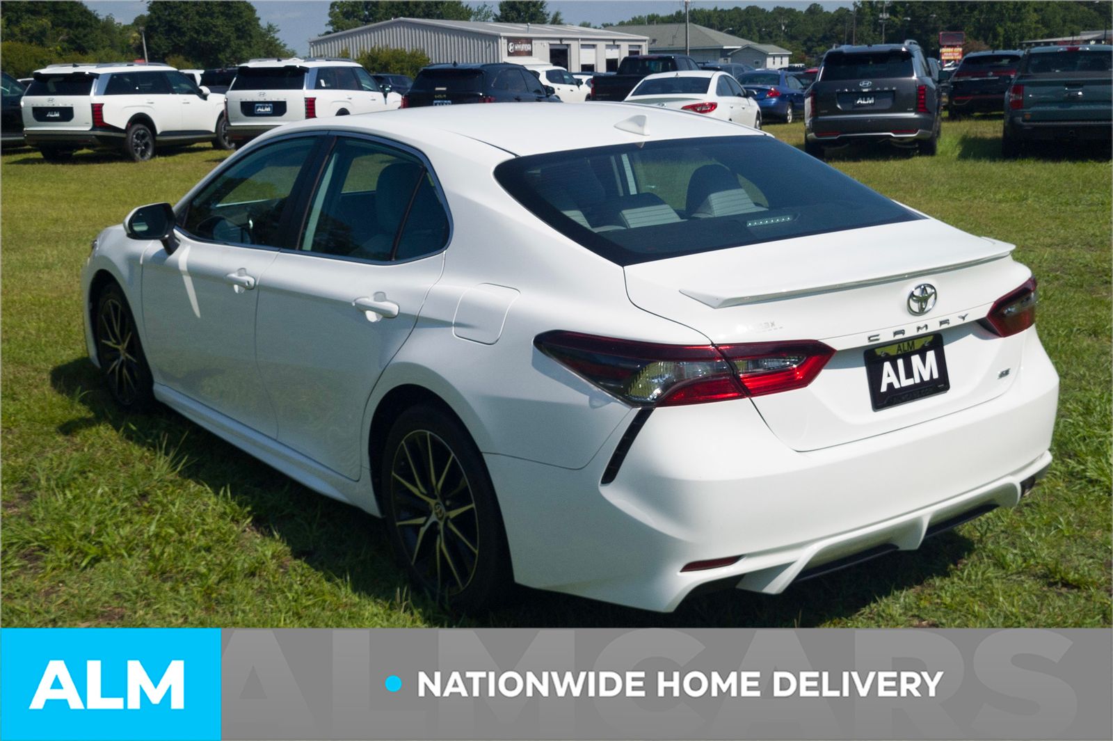 Used 2023 Ice Toyota SE image 5