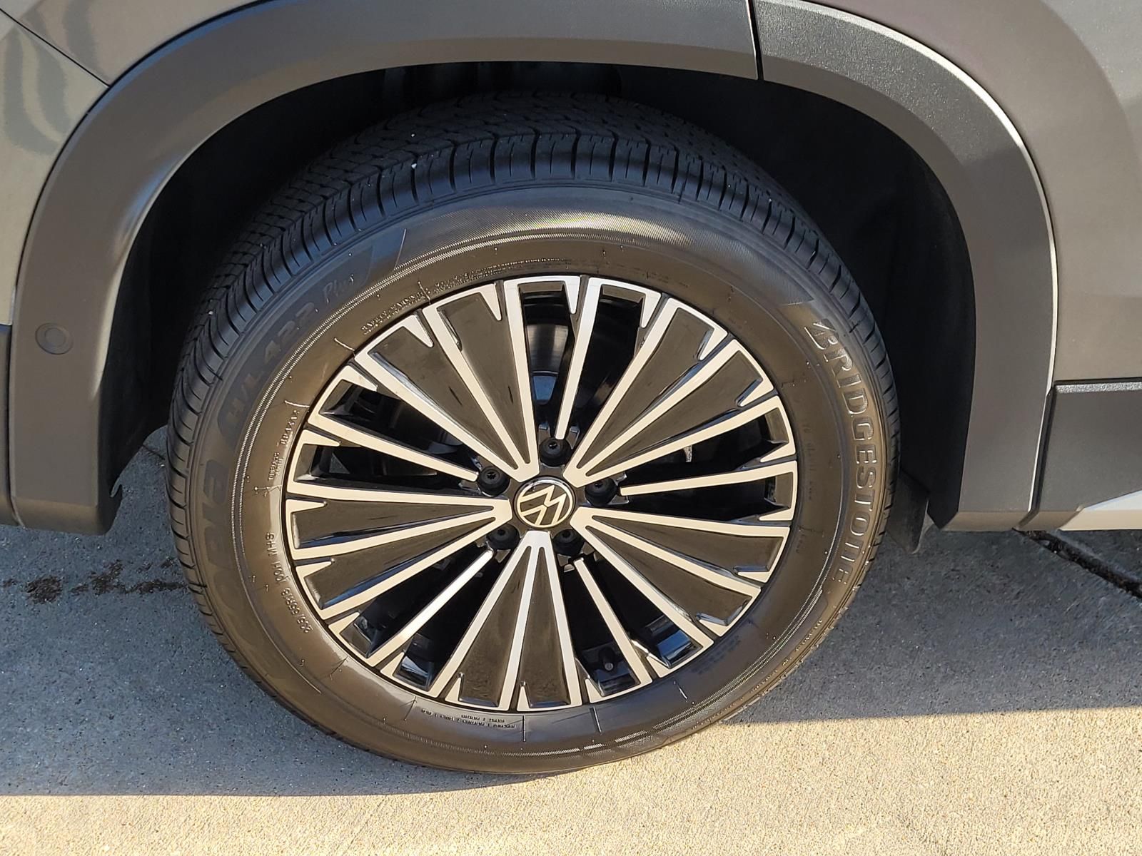 used 2025 Volkswagen Tiguan car, priced at $25,900