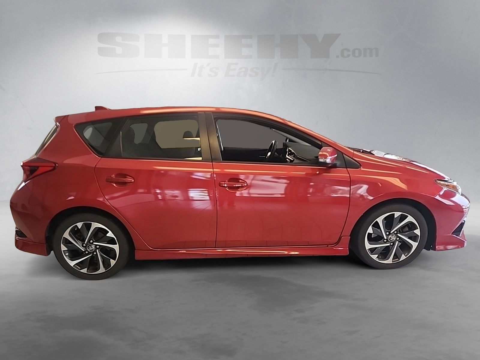 Used 2018 Barcelona Red Metallic Toyota Base image 11