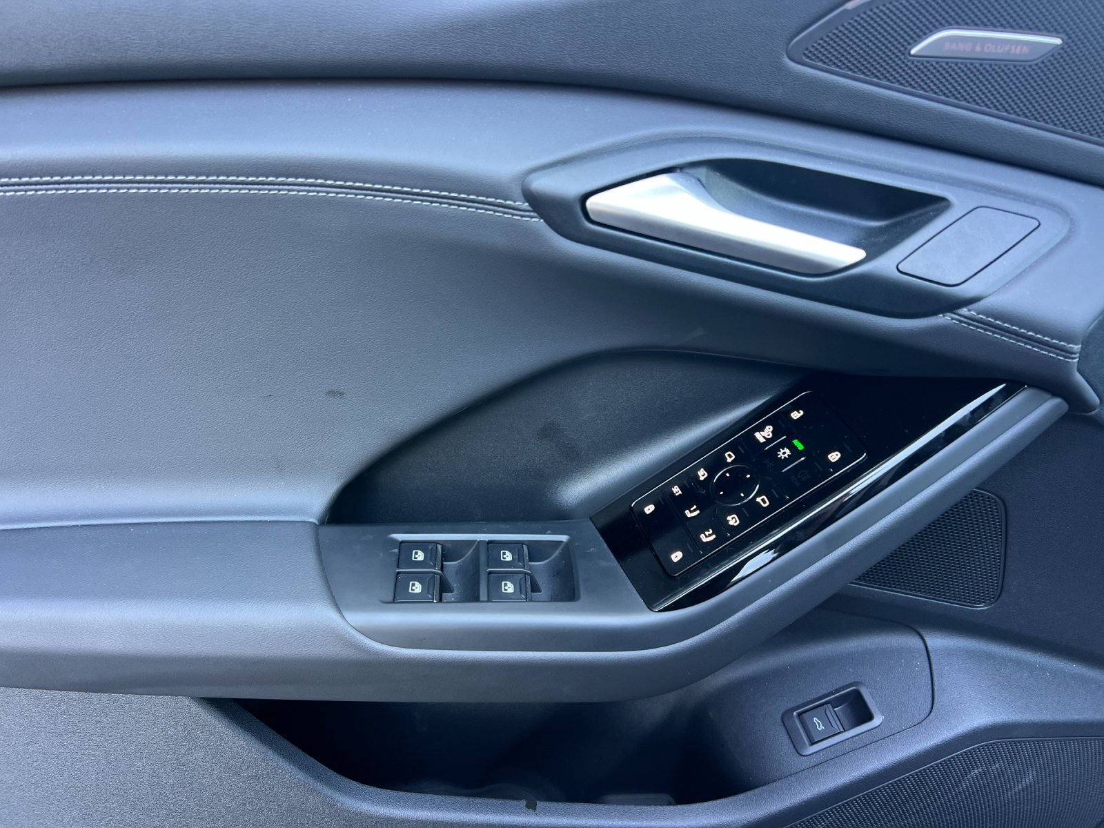 2025 Audi Q6 e-tron Premium Plus — foto completa 10 de 28