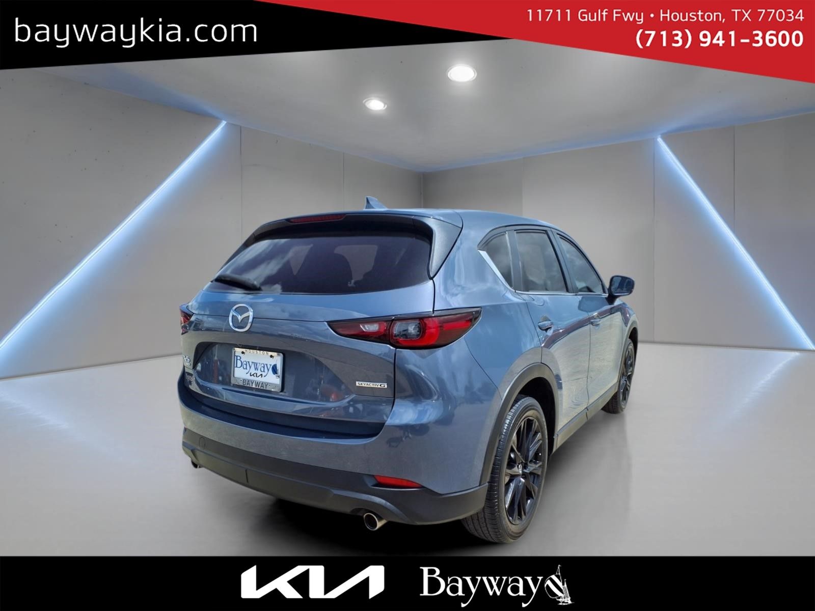 View vehicle photo 4