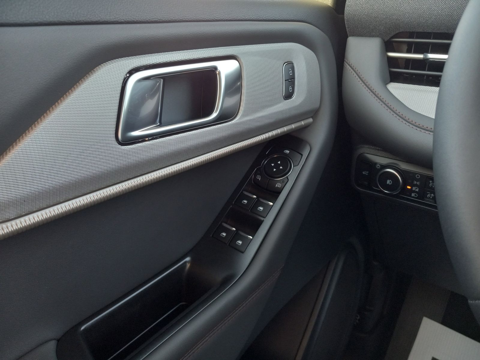2026 Ford Explorer image 24