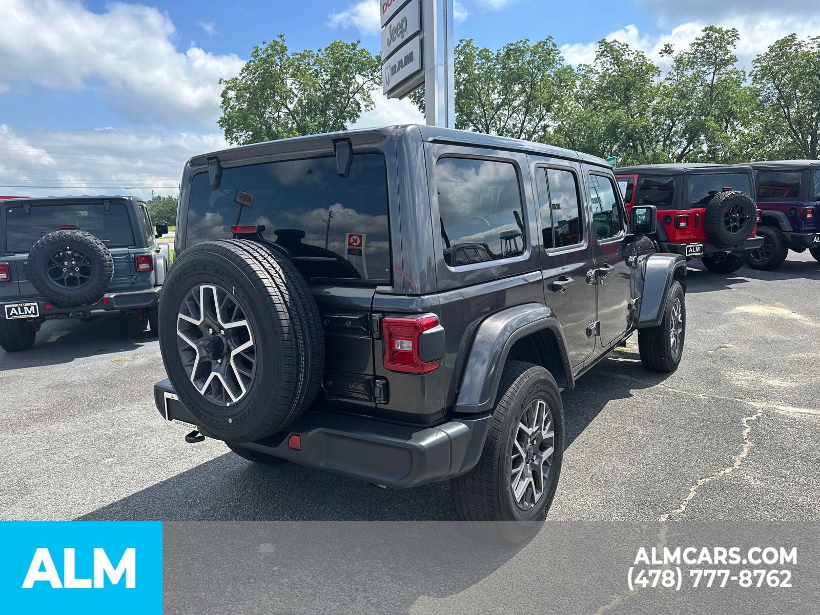 Used 2025 Gray Jeep Sahara image 6