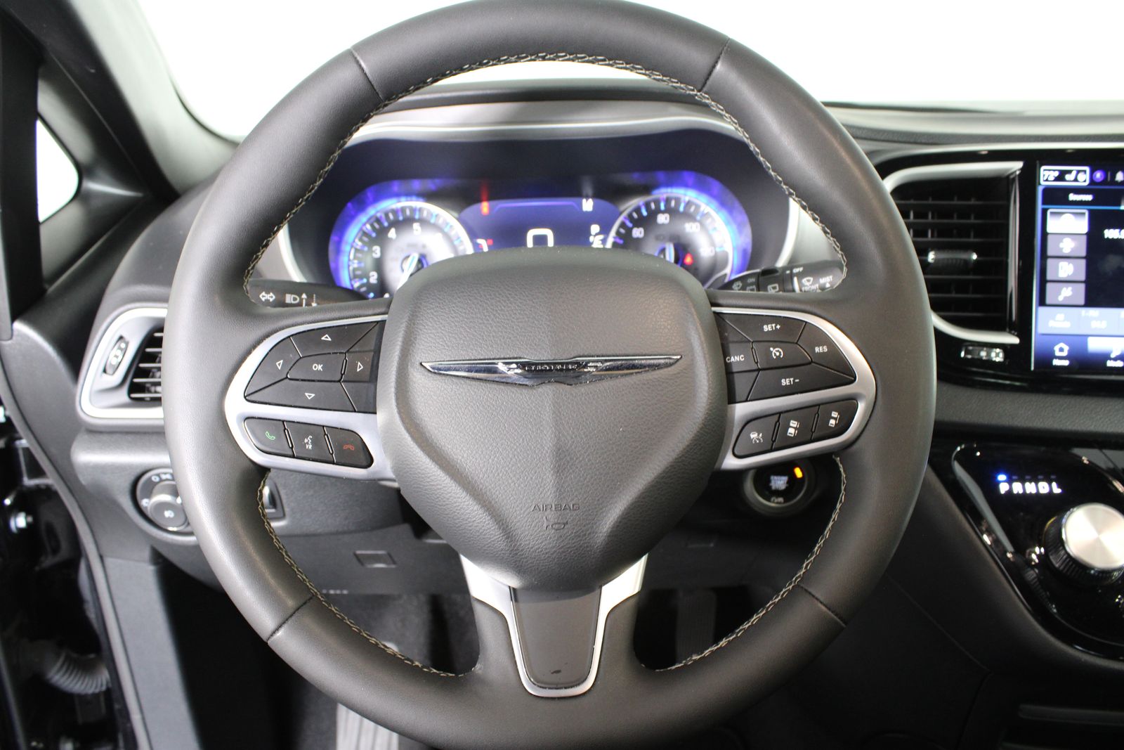 Used 2025 Black Chrysler Select image 28