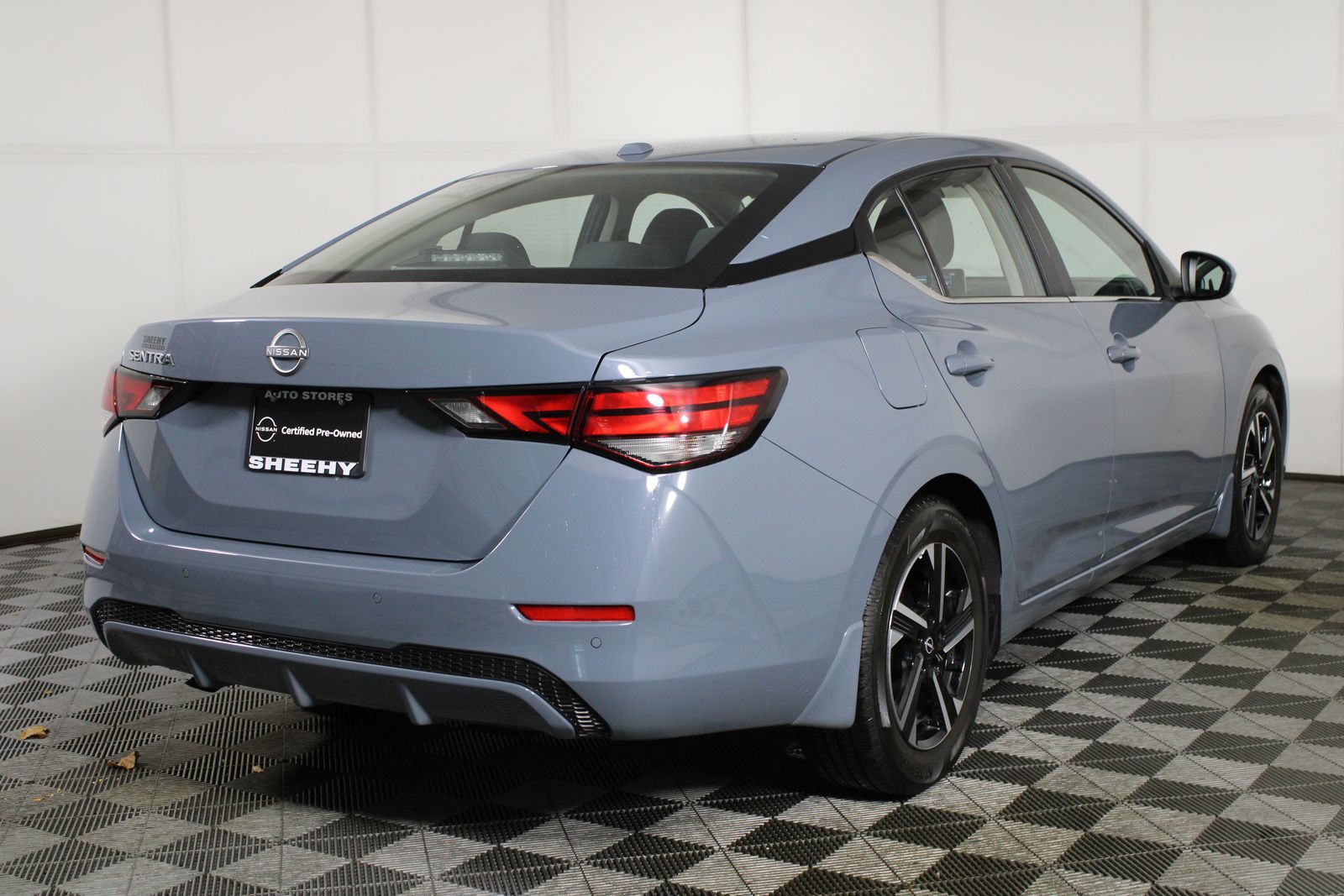 Used 2025 Gray Nissan SV image 8