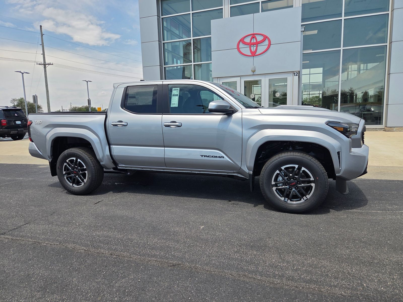 View vehicle photo 3
