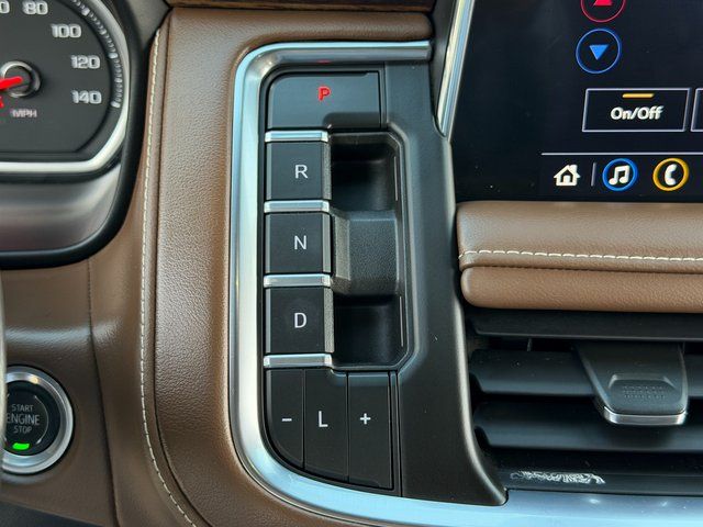 Used 2021 Iridescent Pearl Tricoat Chevrolet High Country image 23