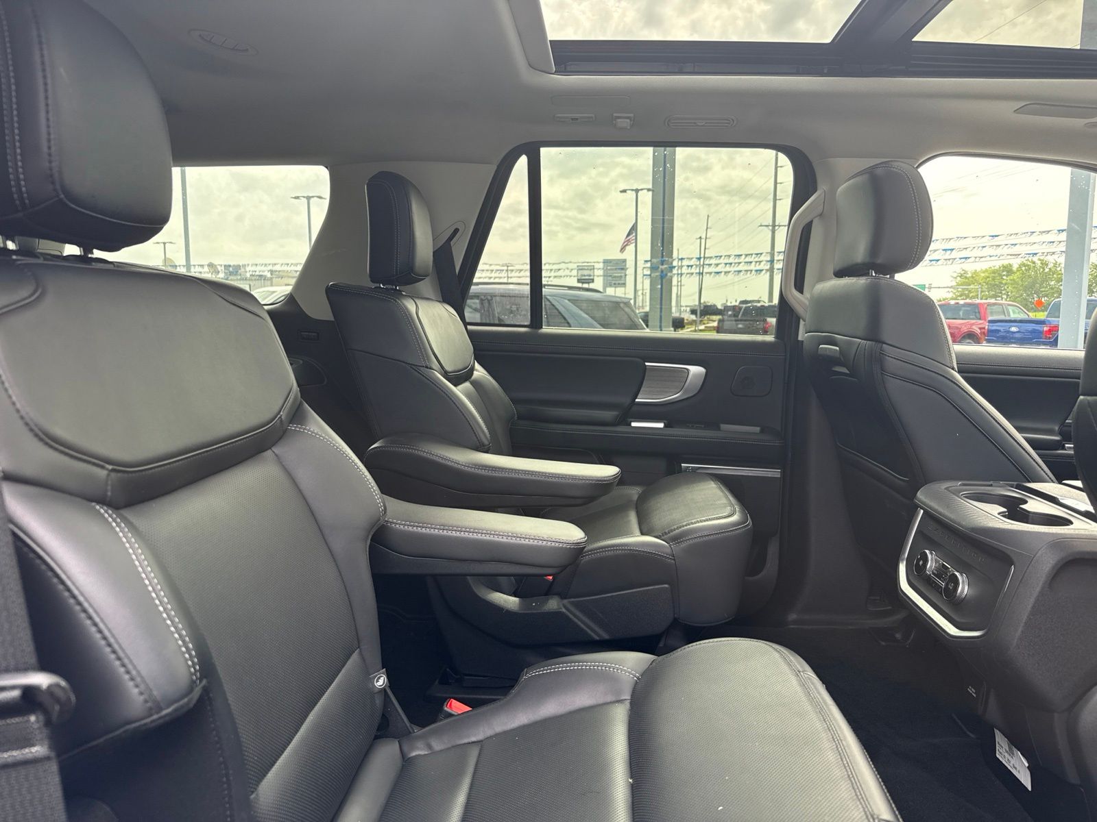 2025 Ford Expedition image 17