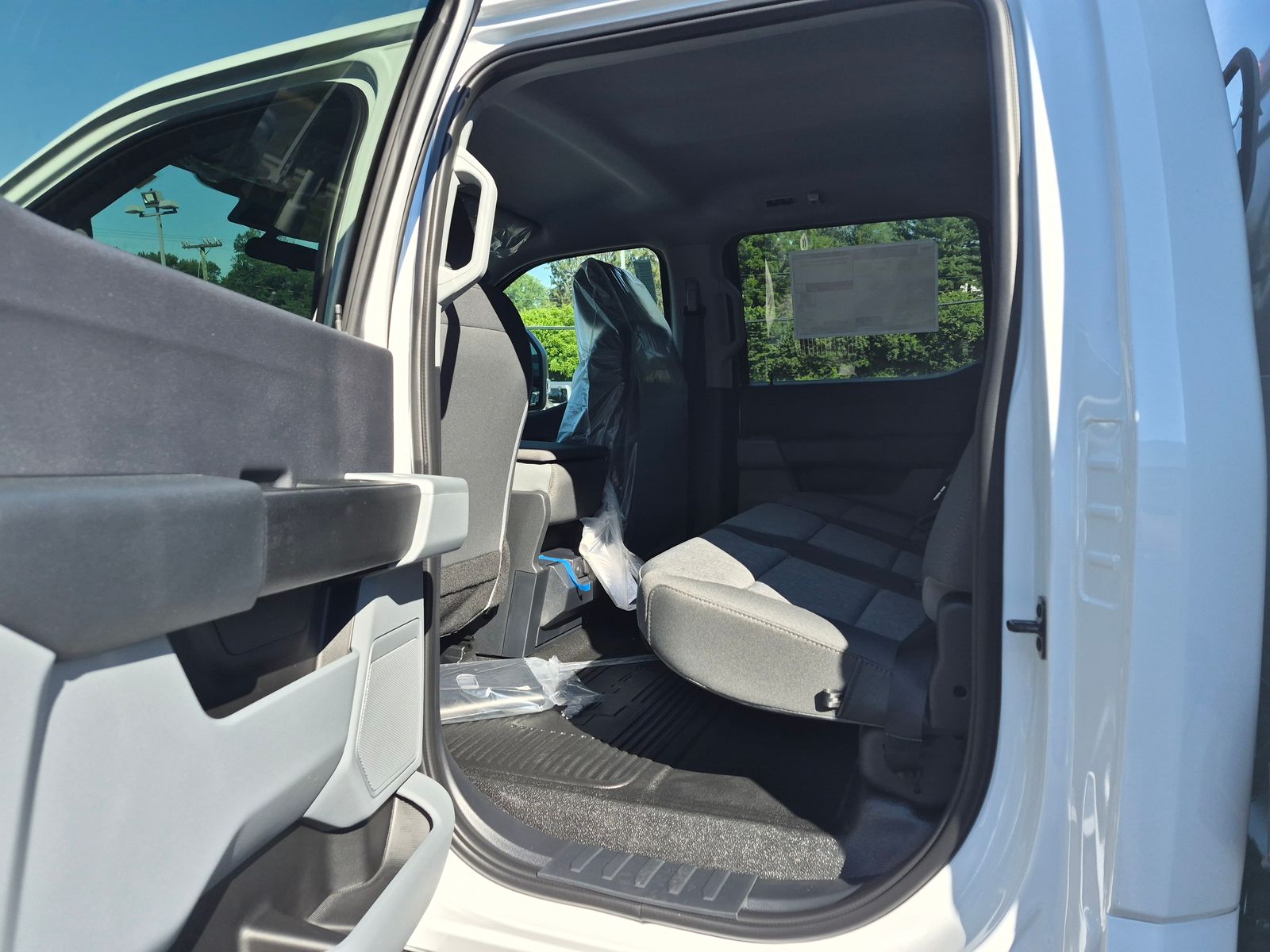 New 2026 Oxford White Ford XL image 9