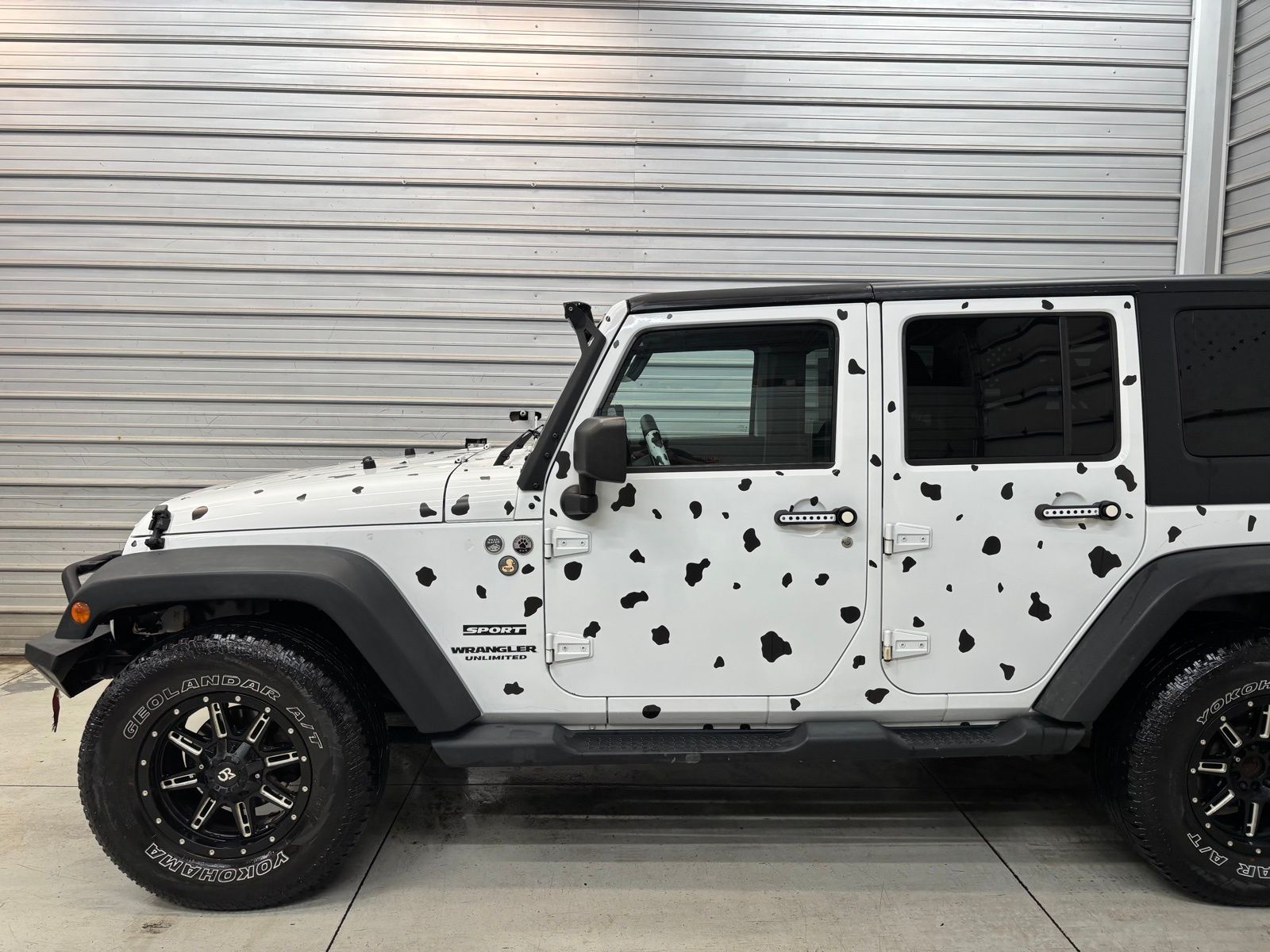 View vehicle photo 3