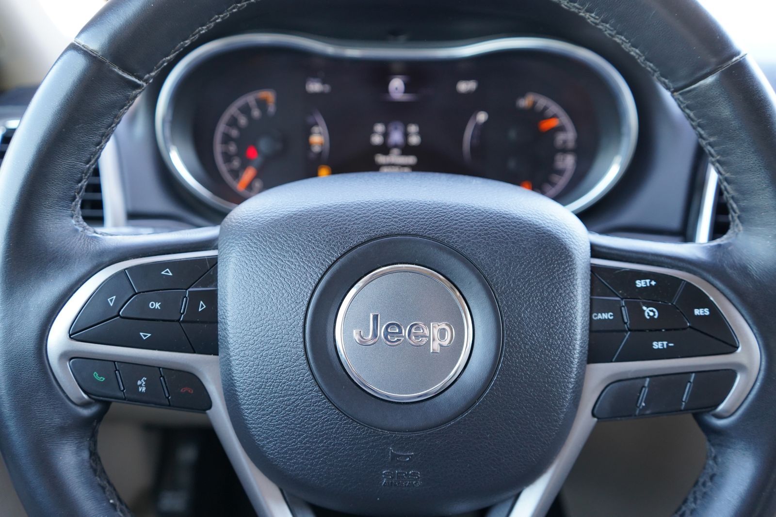 2019 Jeep Grand Cherokee Limited 14