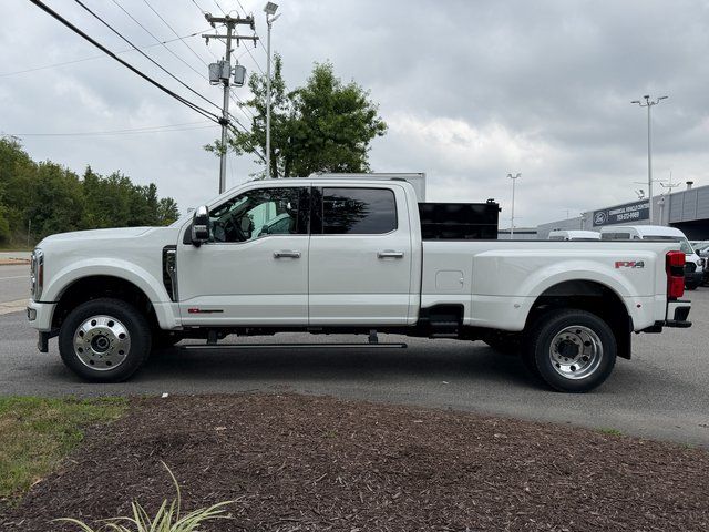New 2026 Star White Metallic Tri-Coat Ford Platinum image 3